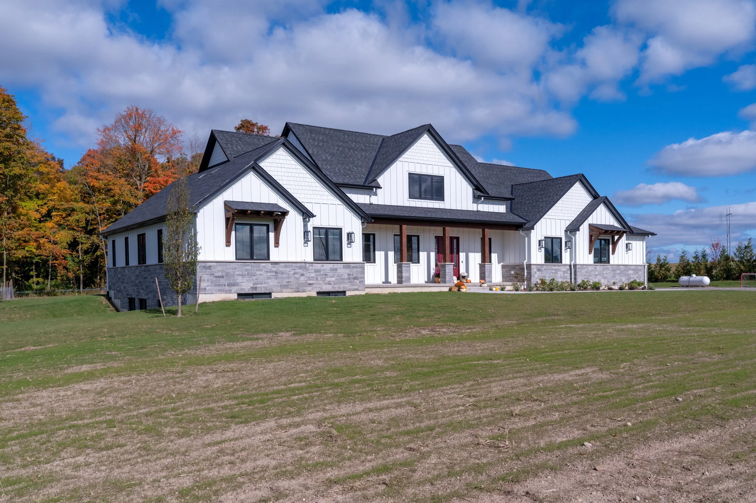 087-99 Exterior (10).jpg