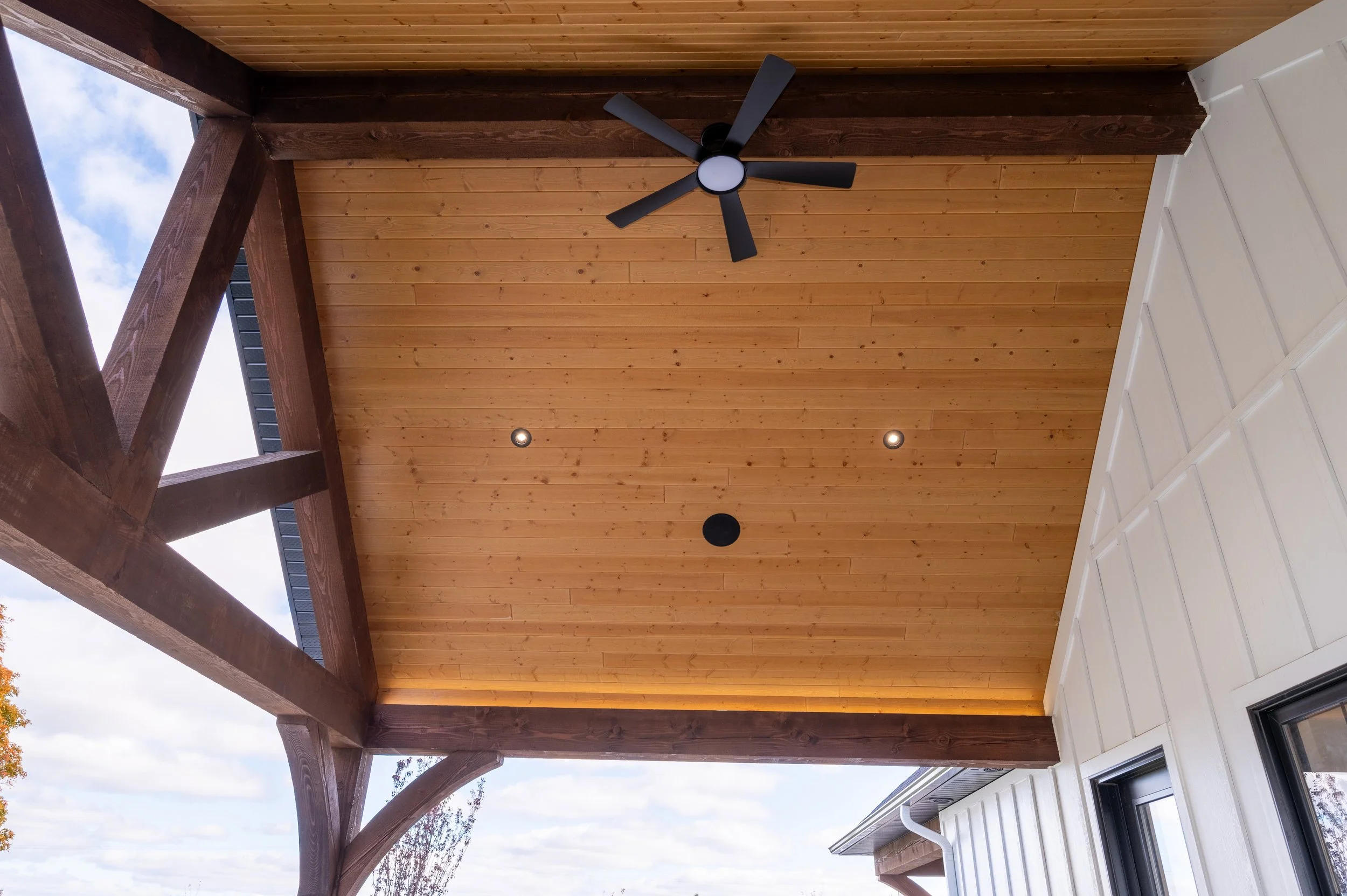 098-99 Exterior (21).jpg