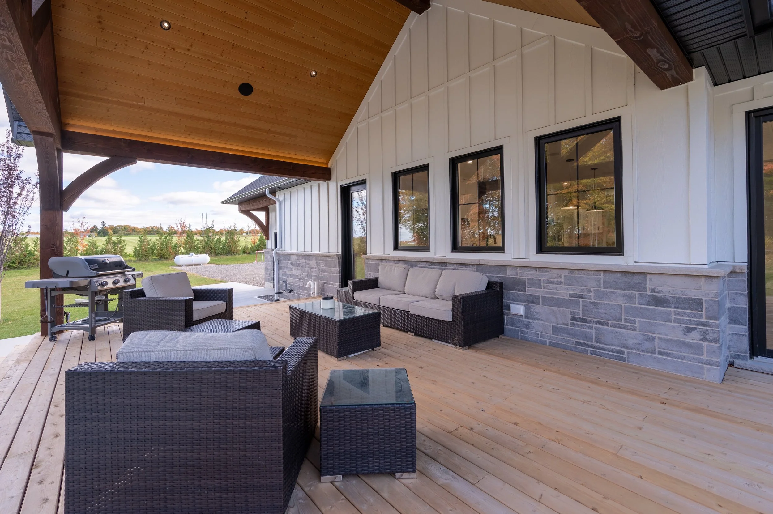 095-99 Exterior (18).jpg