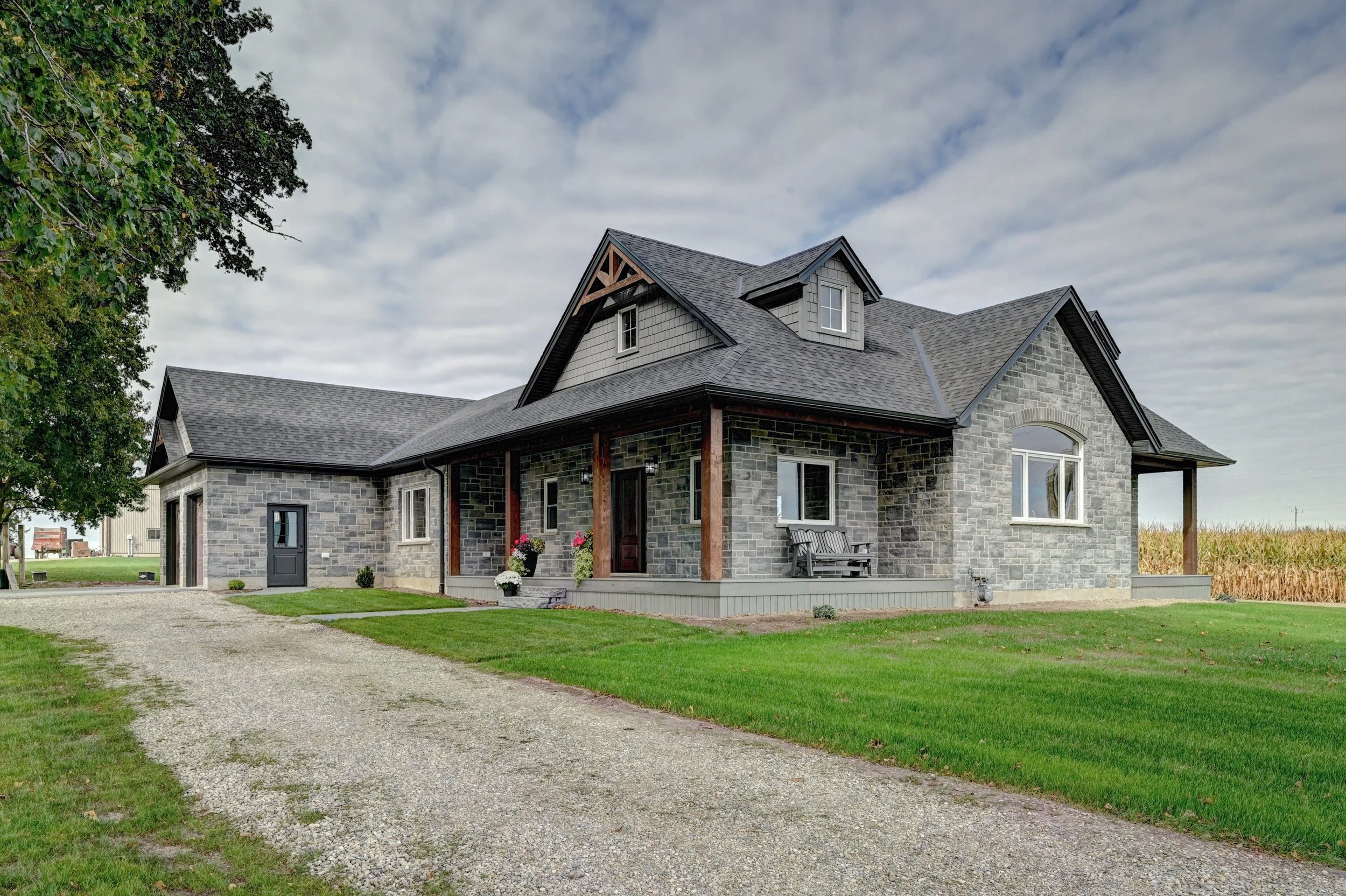 070-99 Exterior (2).jpg