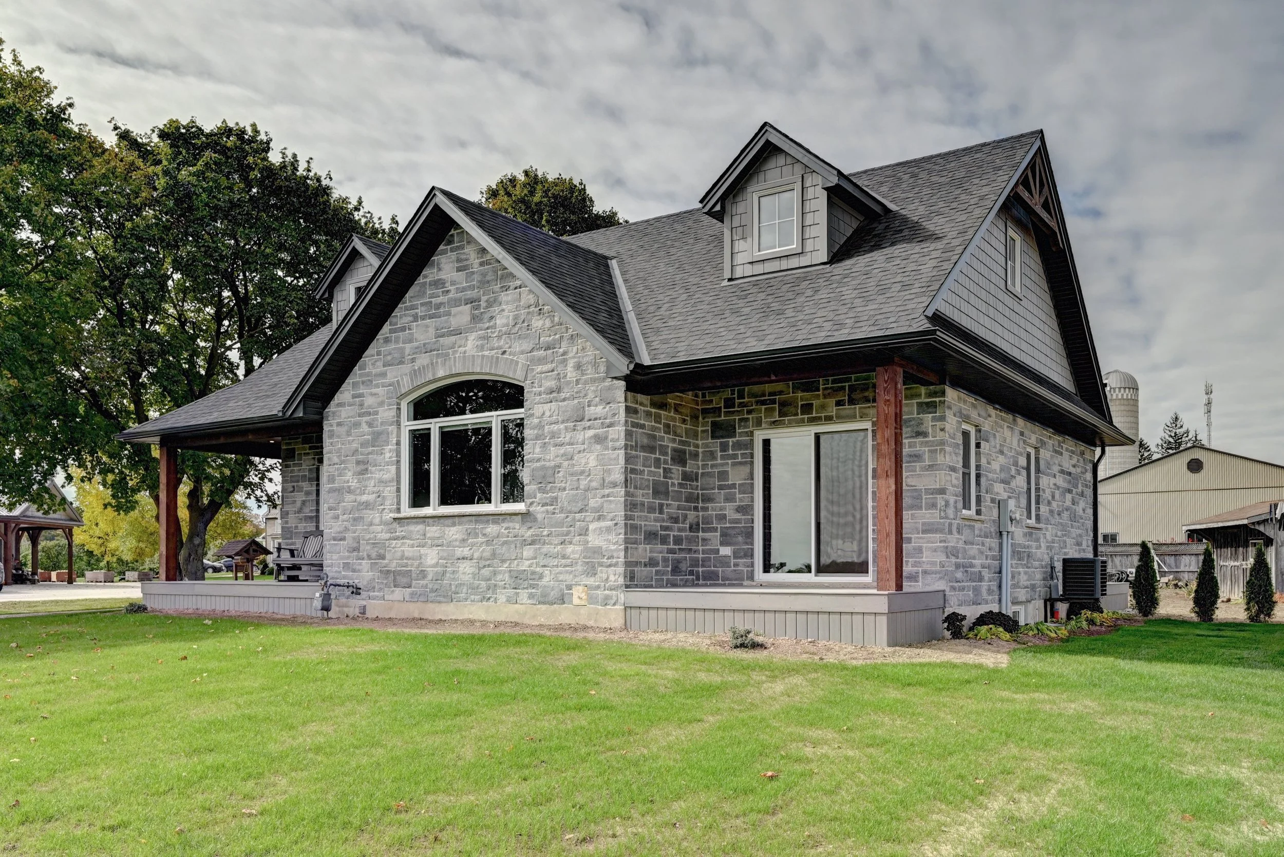 073-99 Exterior (5).jpg