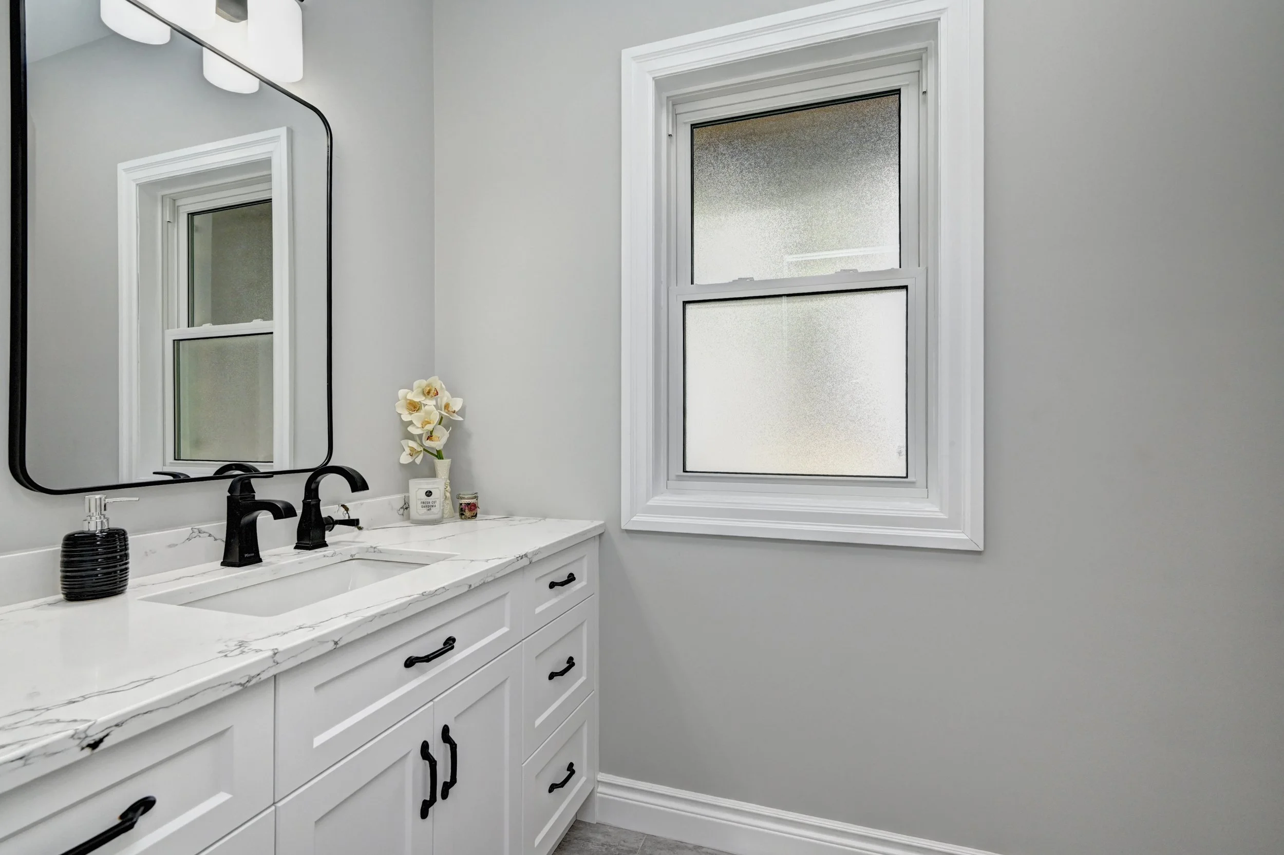 049-50 Powder room (2).jpg