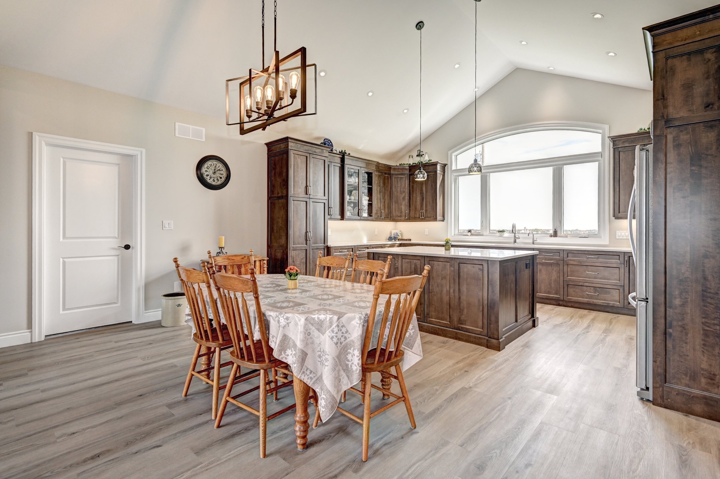 023-30 Dining room (2).jpg