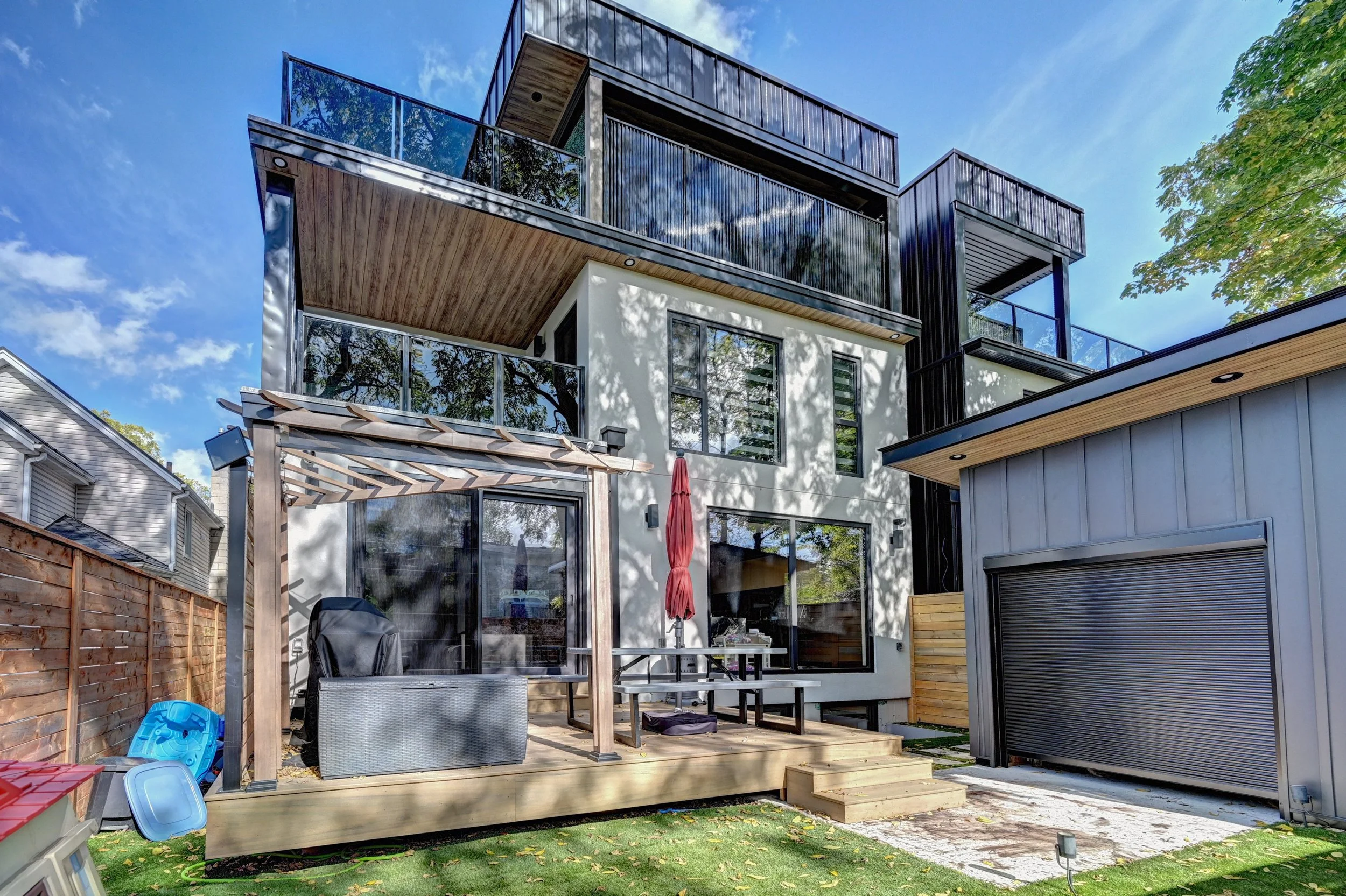 030-106 Back yard B (11).jpg