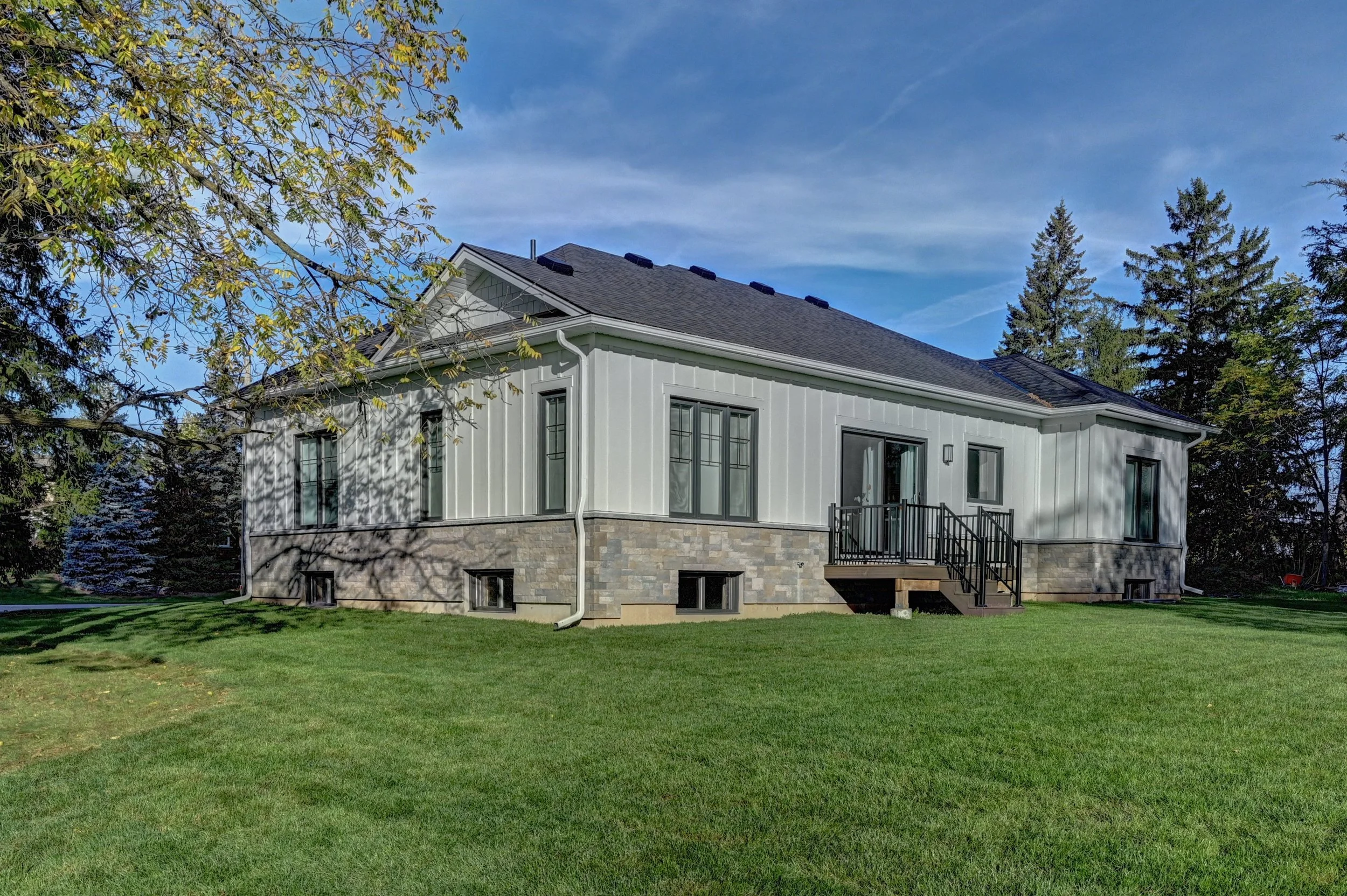 052-99 Exterior b (6).jpg