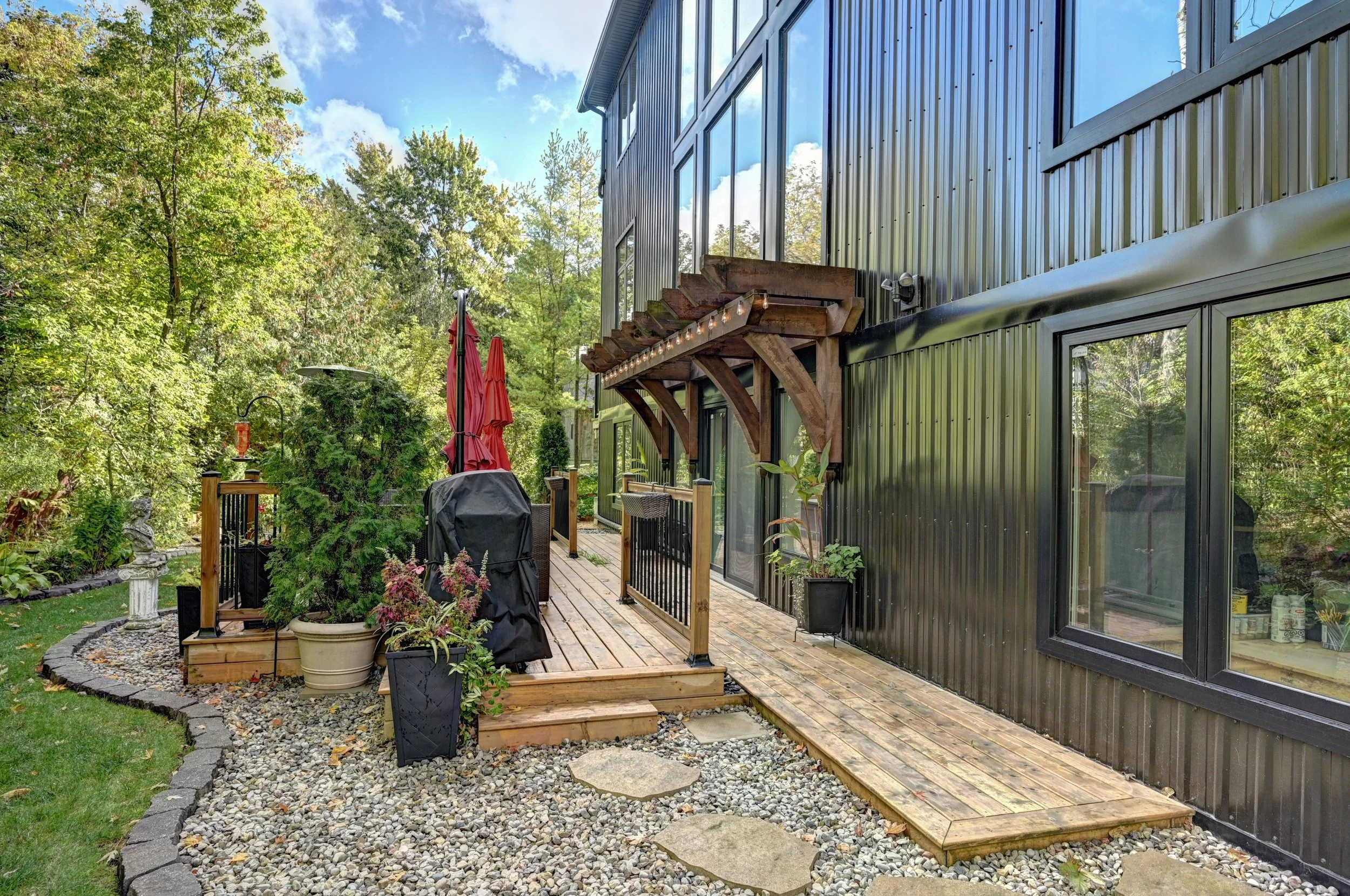 095-99 Exterior (24).jpg