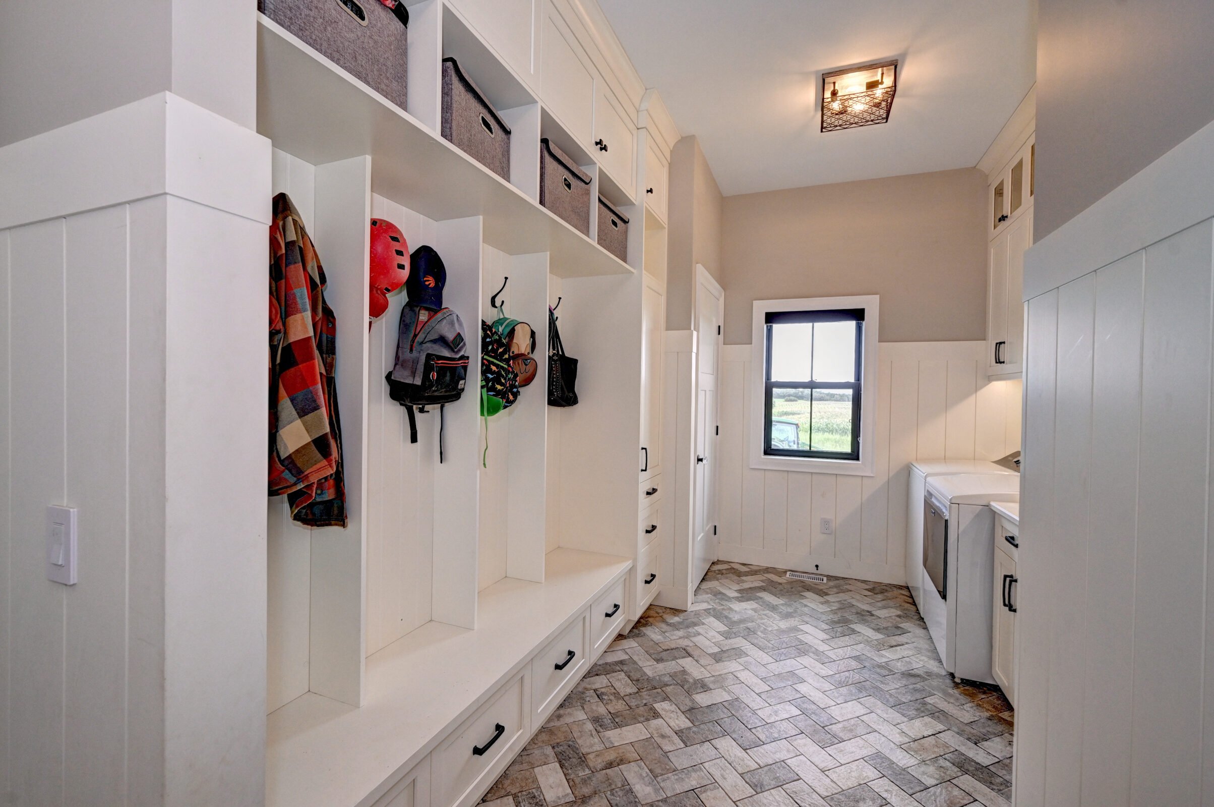 6046 1 Line Erin ON L0N 1N0-print-022-025-Laundry room 4-2408x1600-300dpi.jpg