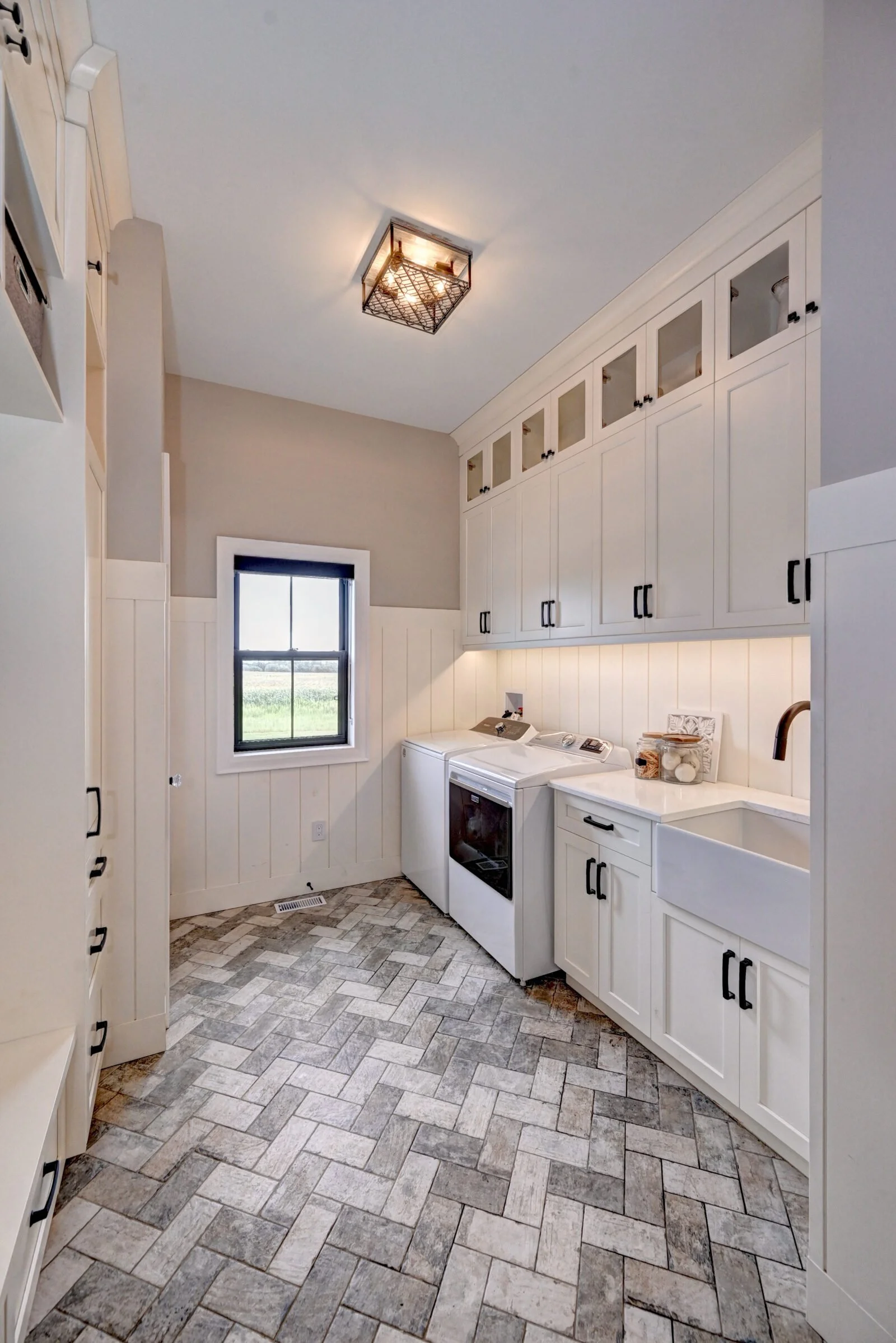 6046 1 Line Erin ON L0N 1N0-print-021-021-Laundry room 3-1600x2398-300dpi.jpg