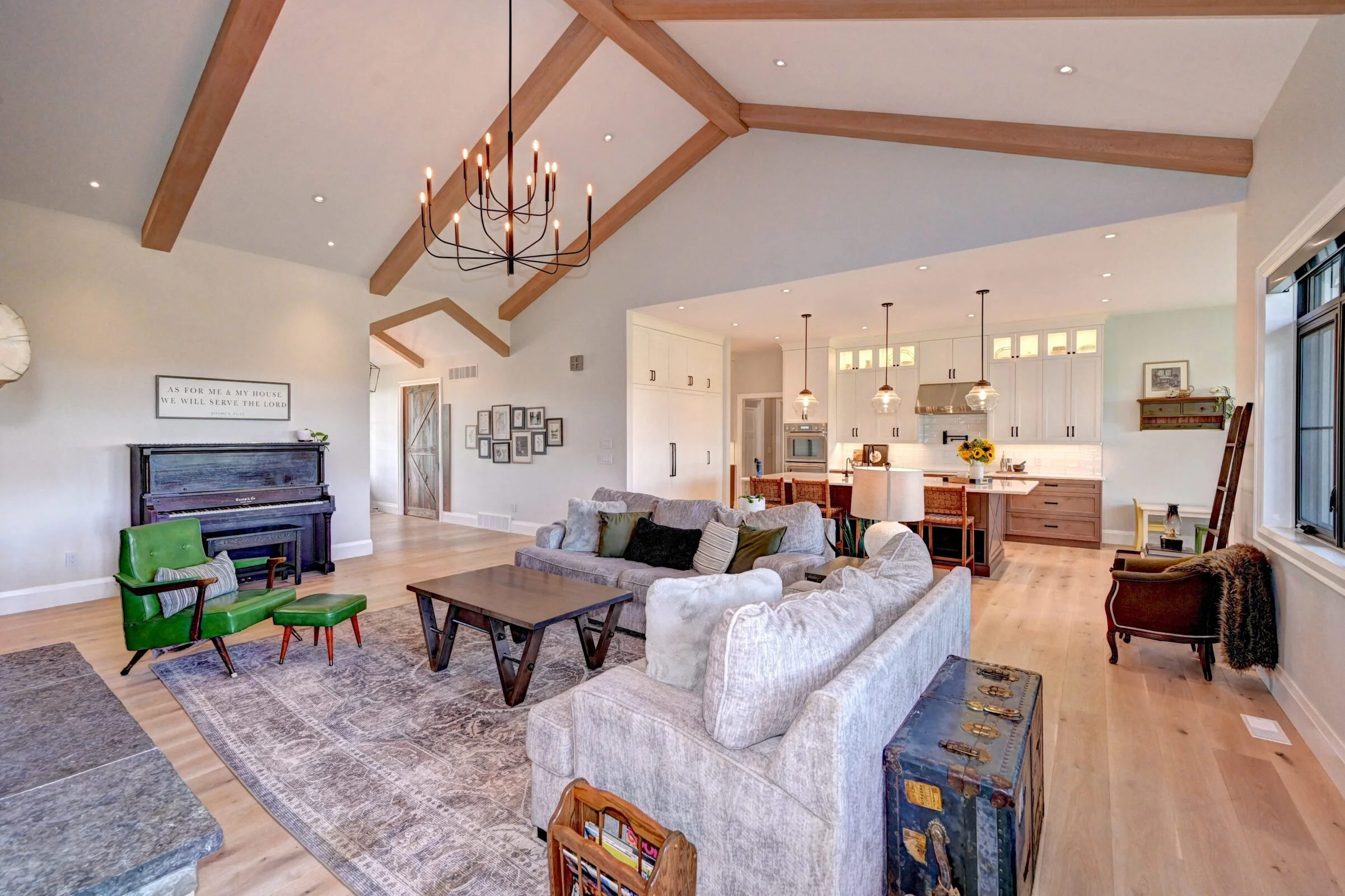 6046 1 Line Erin ON L0N 1N0-print-015-018-Family Room 8-2402x1600-300dpi.jpg