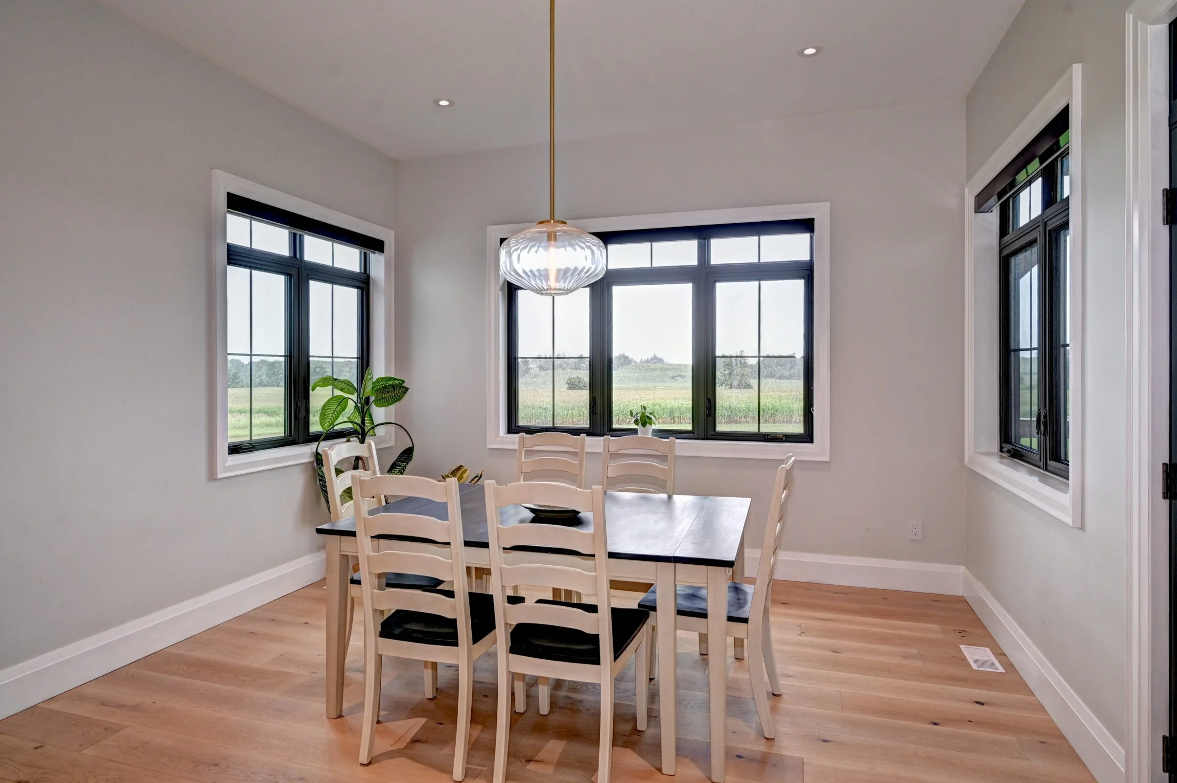 6046 1 Line Erin ON L0N 1N0-print-007-007-Dining room 2-2405x1600-300dpi.jpg