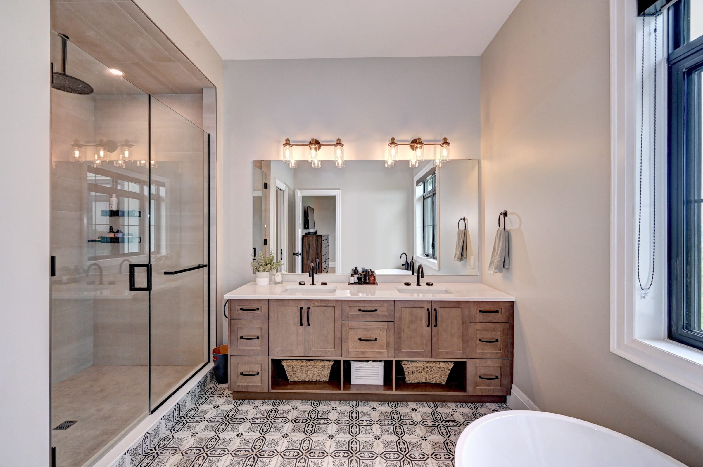 6046 1 Line Erin ON L0N 1N0-print-044-040-Ensuite 2-2405x1600-300dpi.jpg