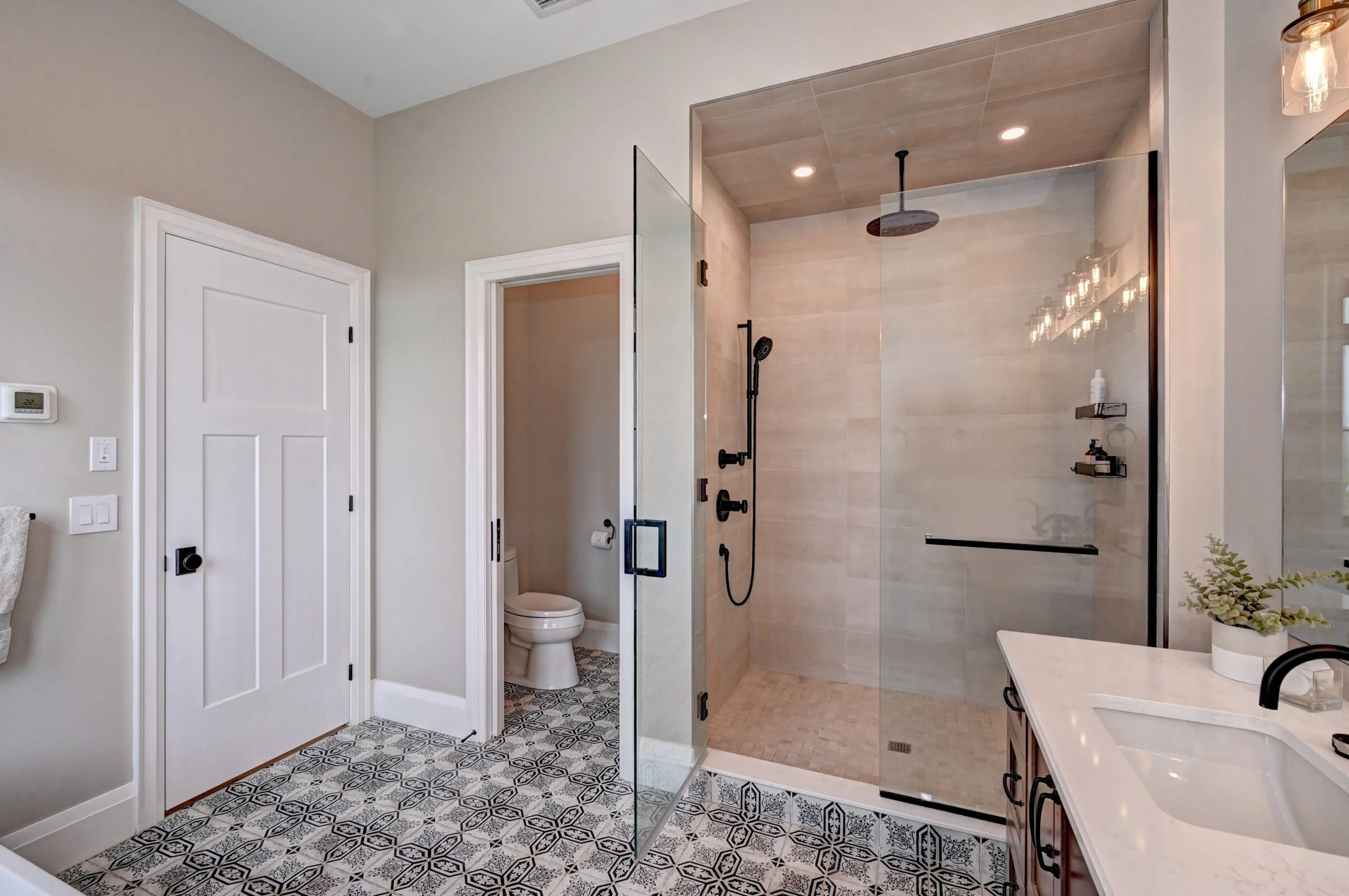 6046 1 Line Erin ON L0N 1N0-print-050-048-Ensuite 8-2408x1600-300dpi.jpg