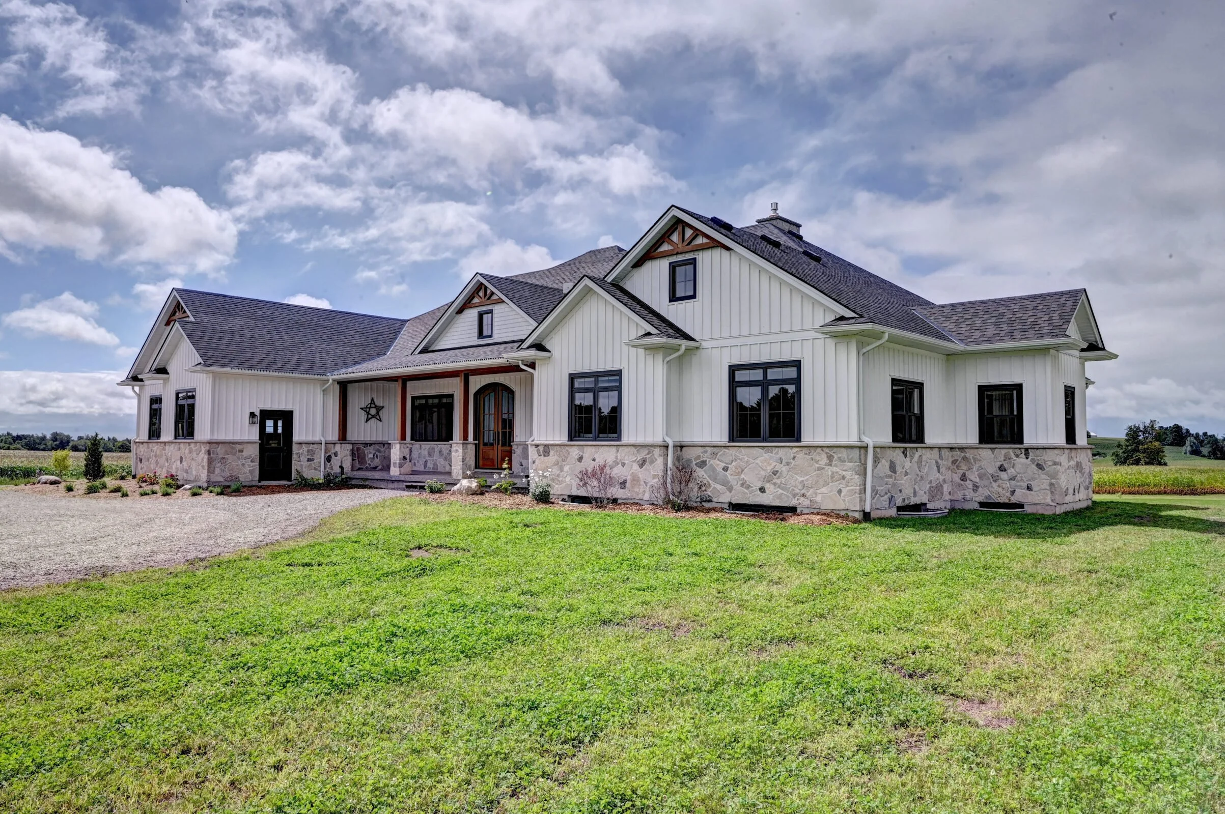 6046 1 Line Erin ON L0N 1N0-print-077-081-Outside 3-2406x1600-300dpi.jpg