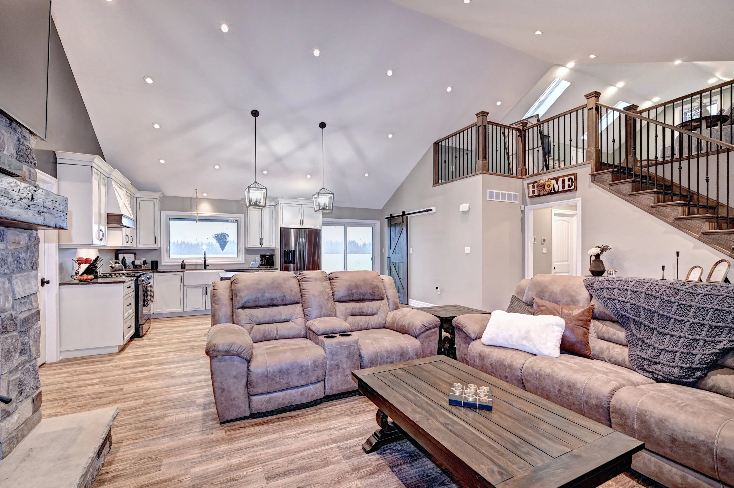 010-36 Family Room (6).jpg