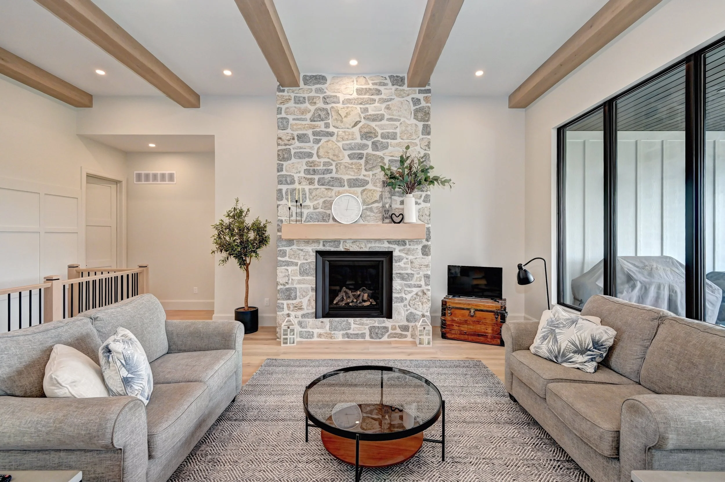 004-36 Family Room (3).jpg