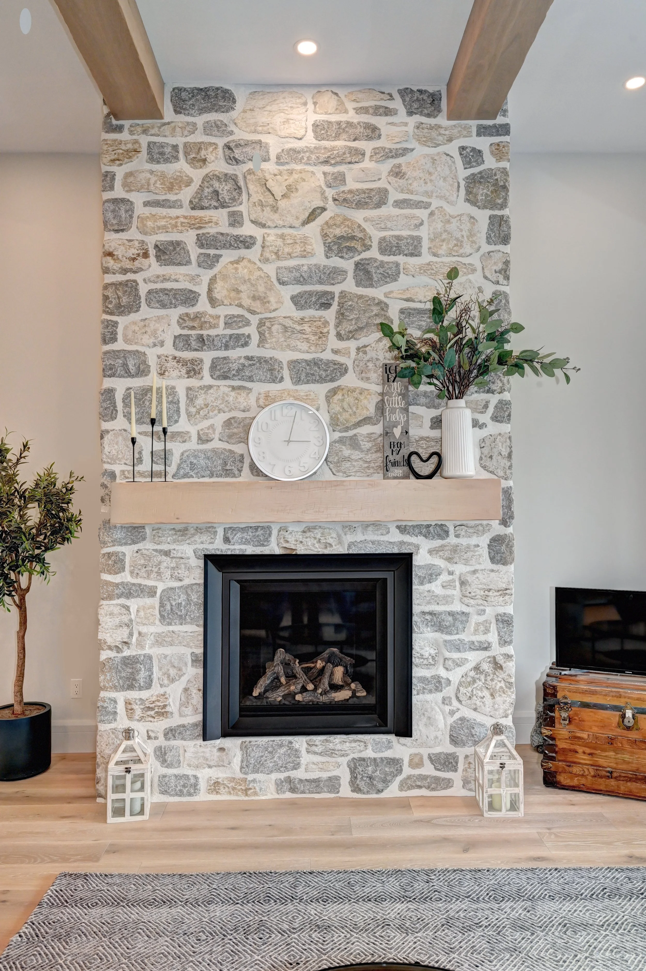 005-36 Family Room (4).jpg
