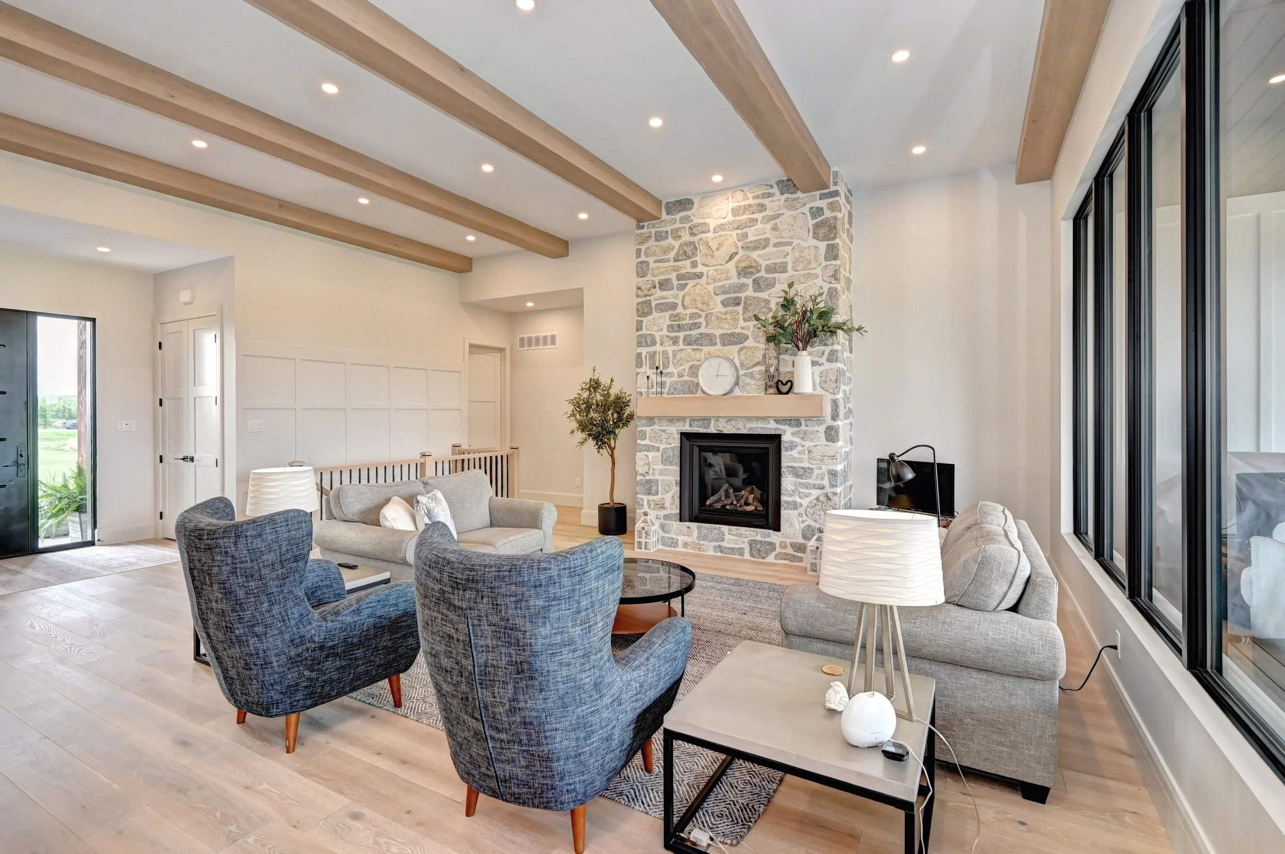 006-36 Family Room (5).jpg