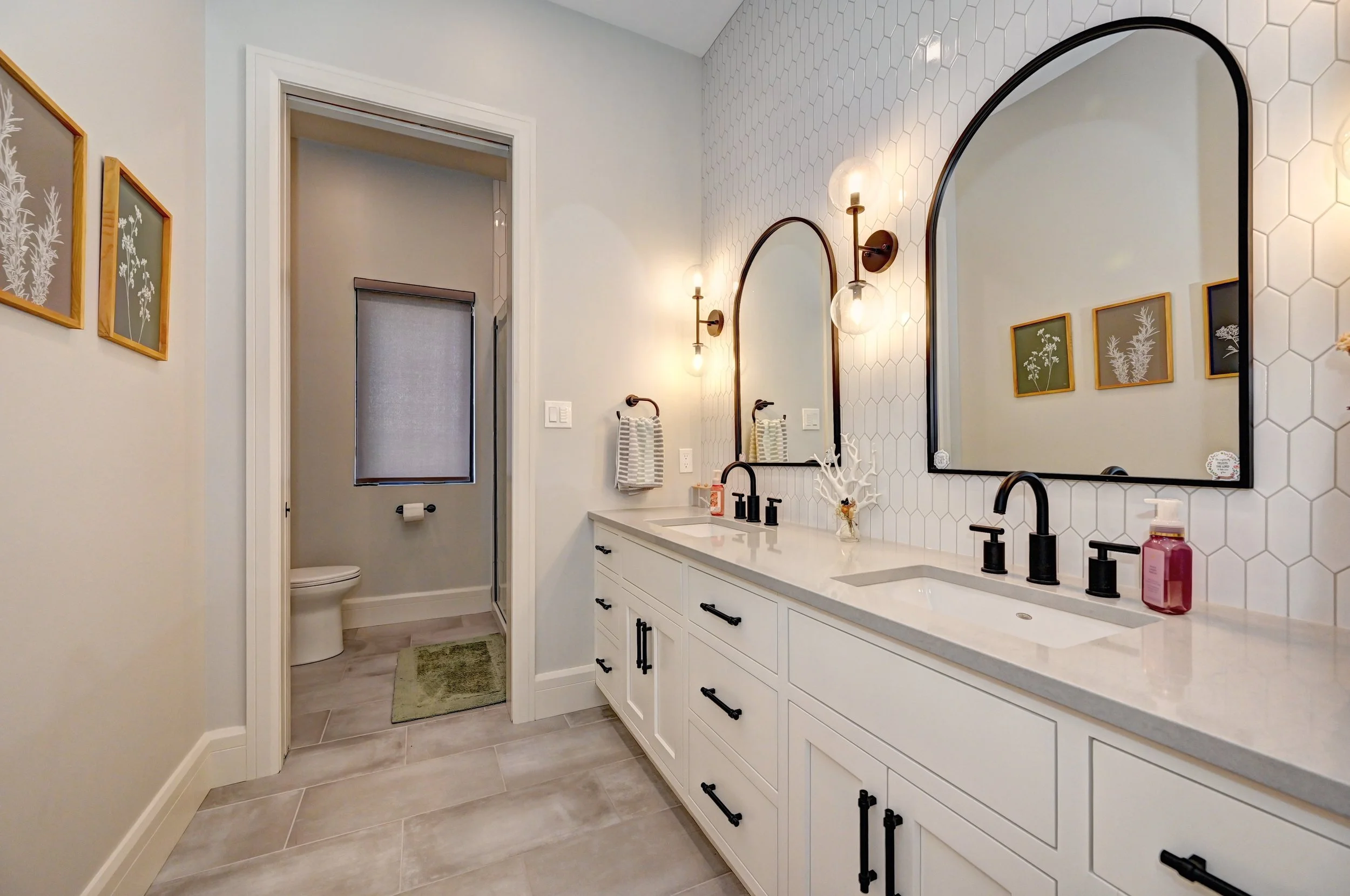 042-85 Lower Bathroom (2).jpg