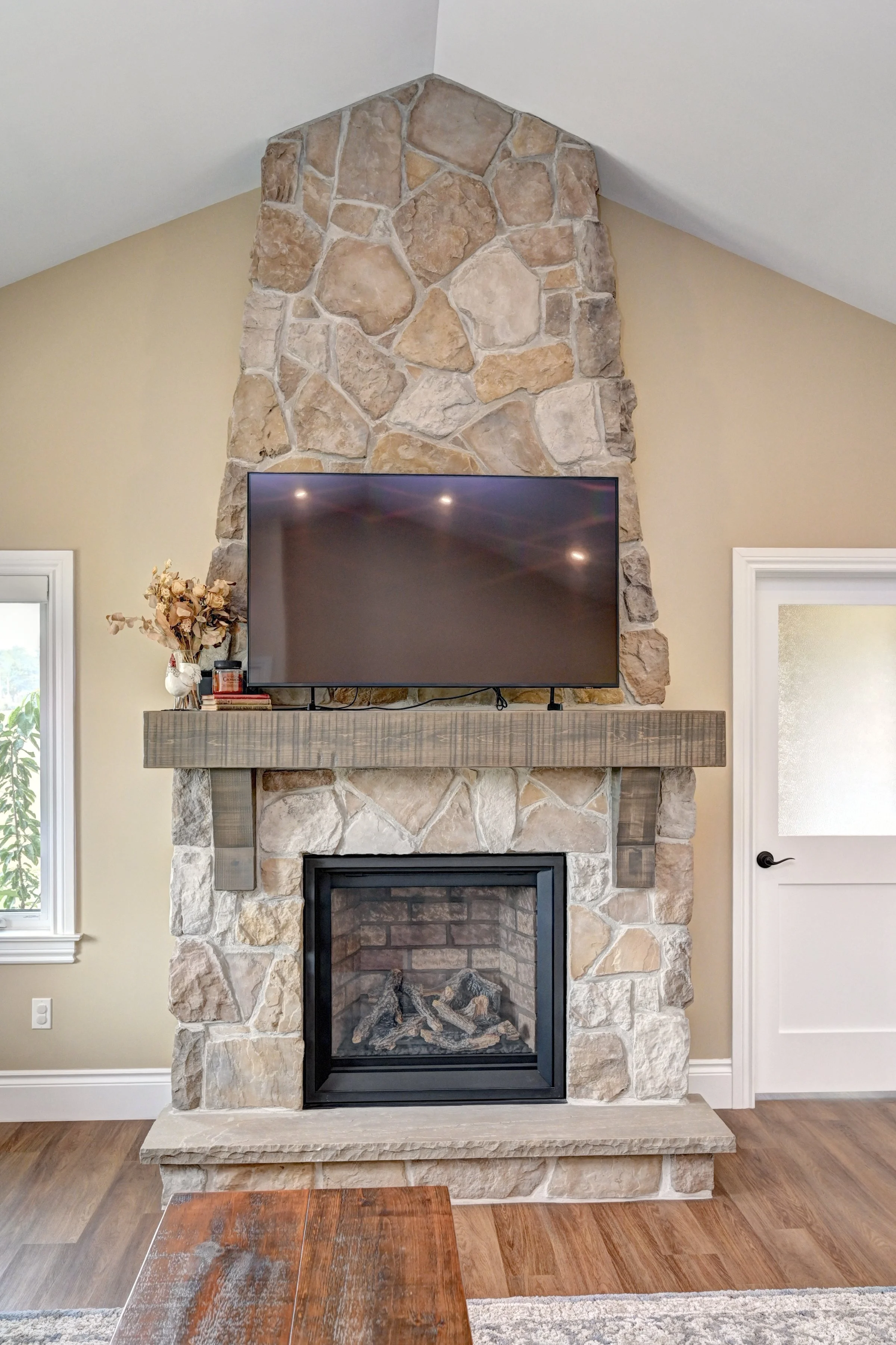 017-36 Family Room (2).jpg