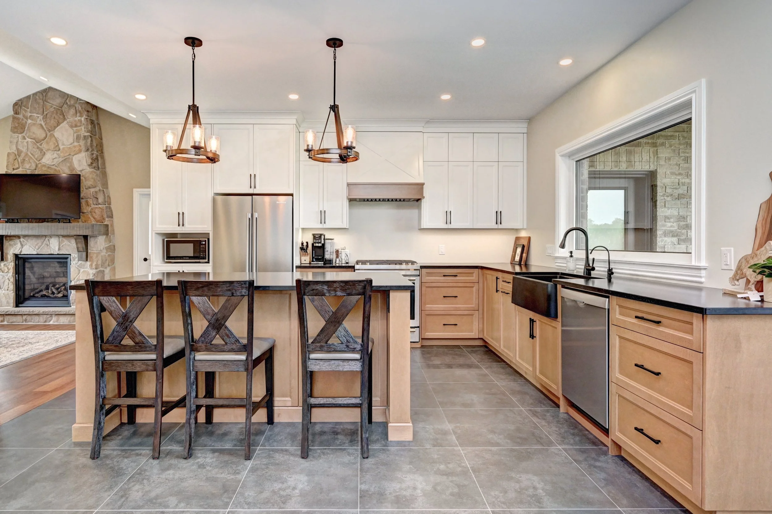 027-50 Kitchen (3).jpg