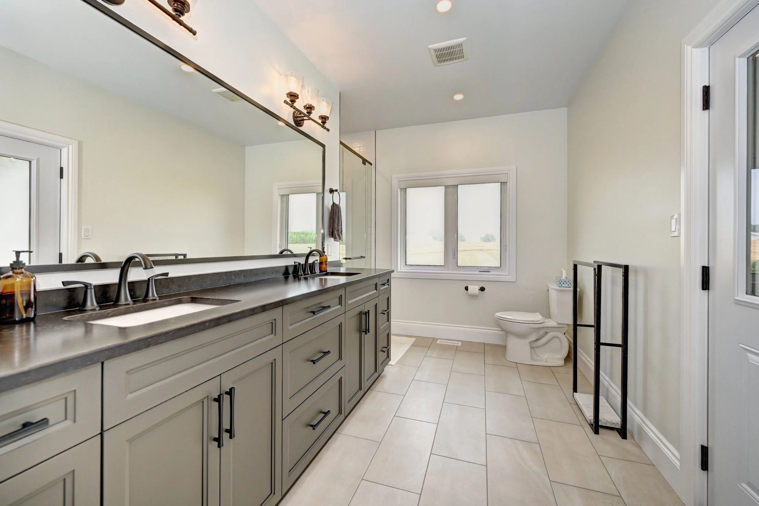 051-59  Master Bedroom Ensuite (2).jpg