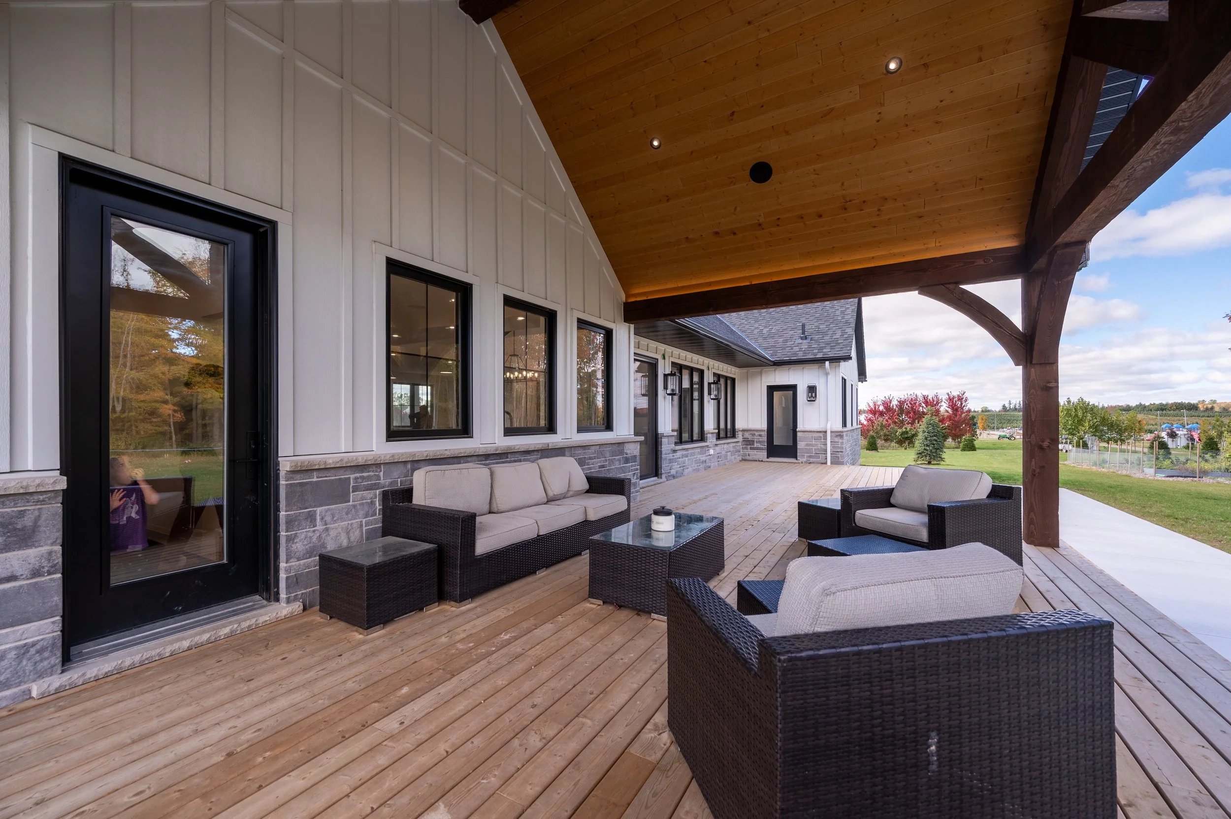 094-99 Exterior (17).jpg