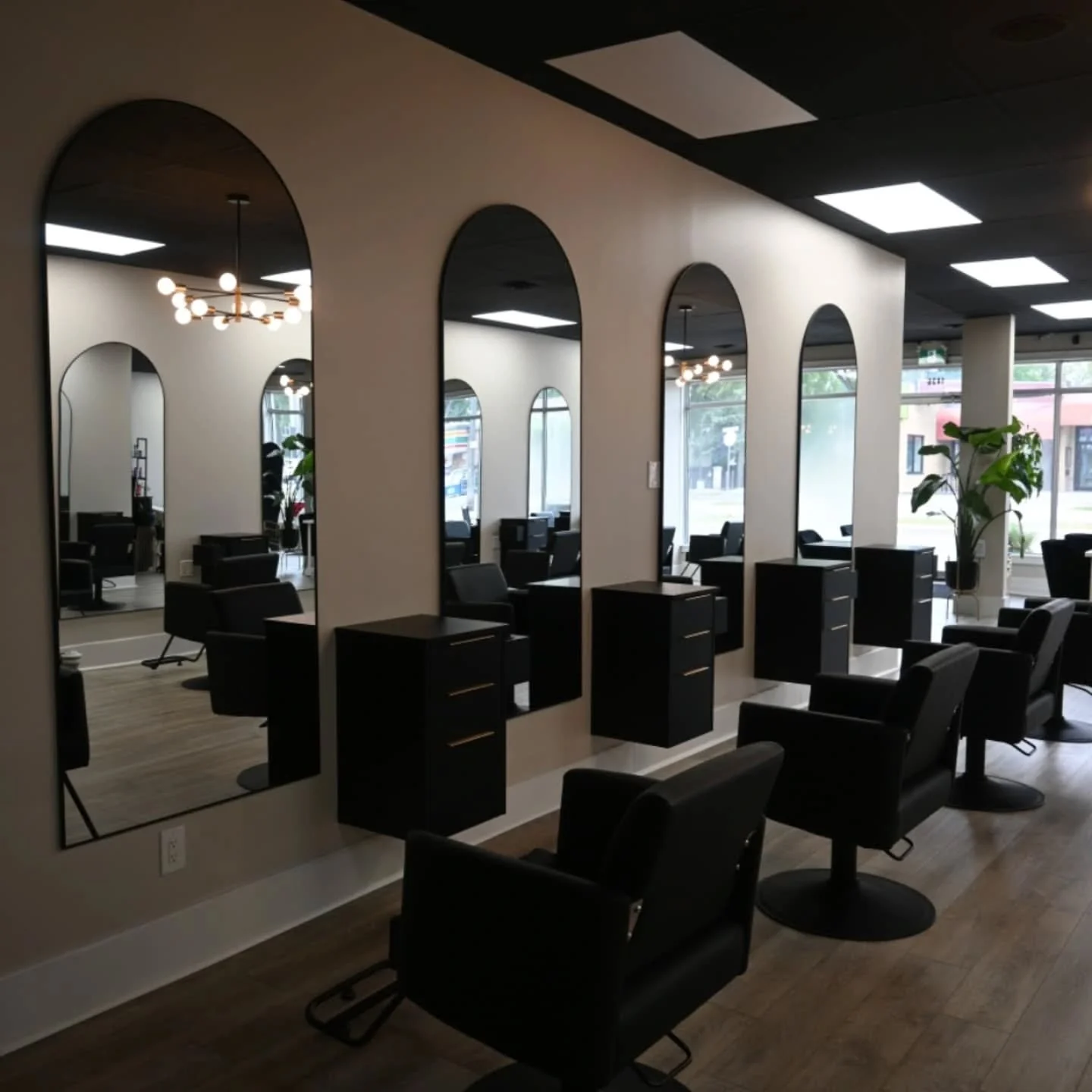 Ahhhh....The most beautiful space!! 🖤💛 Home sweet work!🖤💛

#winnipeg #winnipegsalon #winnipegbusiness #salon #winnipeghairstylist #winnipegnails #botox #winnipegbotox #filler #winnipegfiller #esthetician #estheticsnursing #winnipegextensions #cor