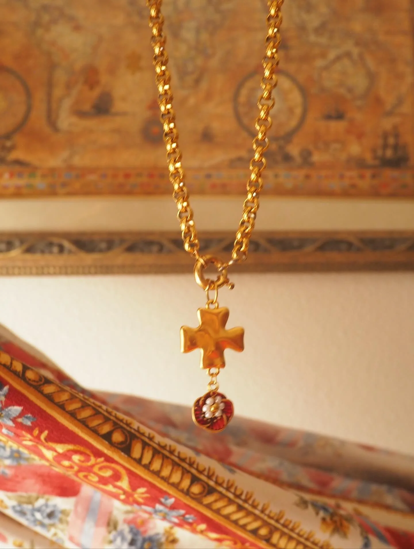 An echo from history, herencia for every day 🪭

Catalina + Cabo - along with all the pieces from La Finca Atelier - are hand crafted in limited batches, sin prisas and with a lot of alma 🤎

What's your favourite? 

.
#lafincaatelier #jewellery #jew