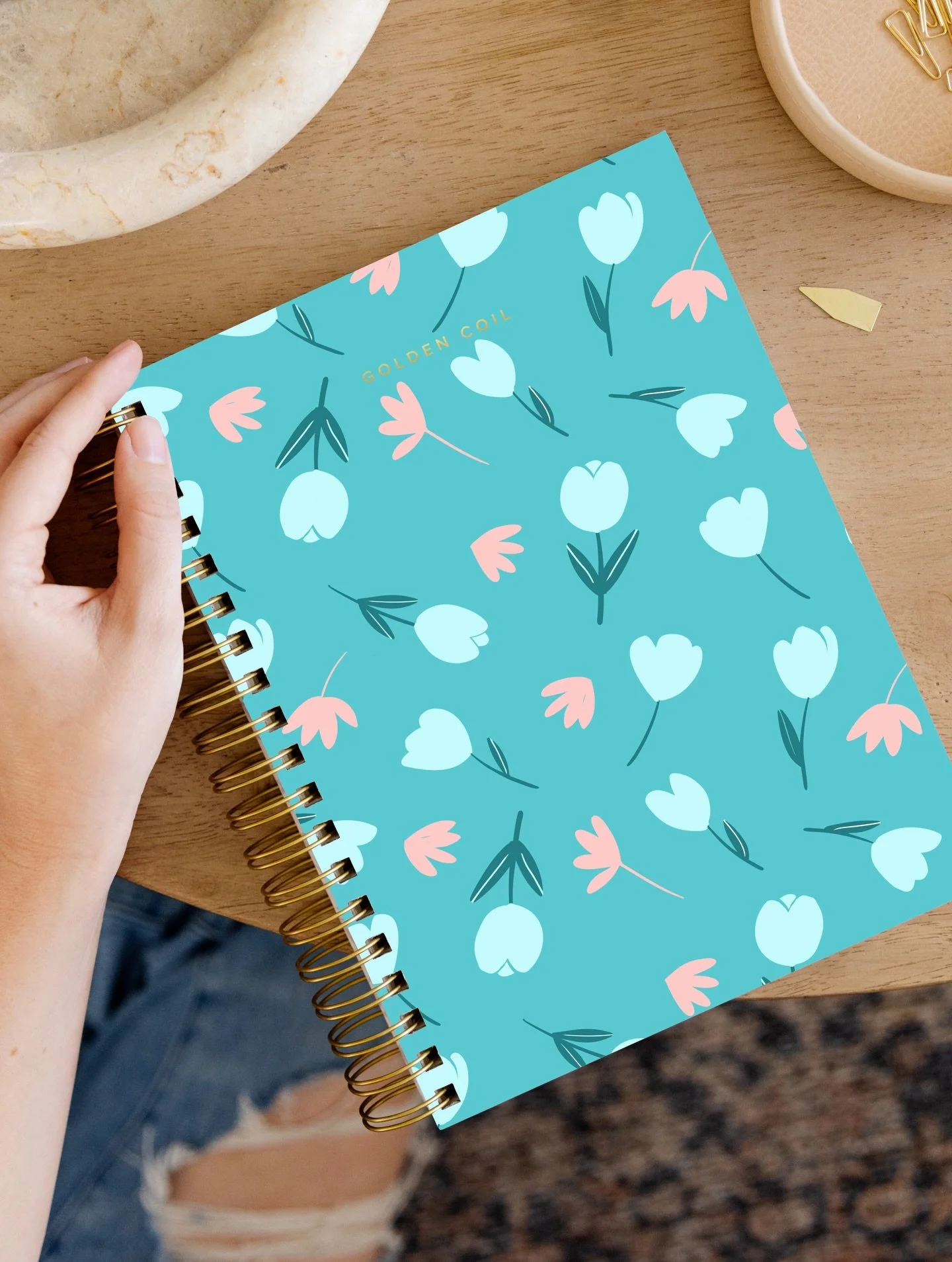 🌟&nbsp;🌷&nbsp;Hello everyone ! Here&rsquo;s my tulip pattern for the @golden.coil contest! Last day of the challenge&mdash;tried a few colorways, but I think this one turned out best. What do you think? 

Wishing all the illustrators good luck; it&