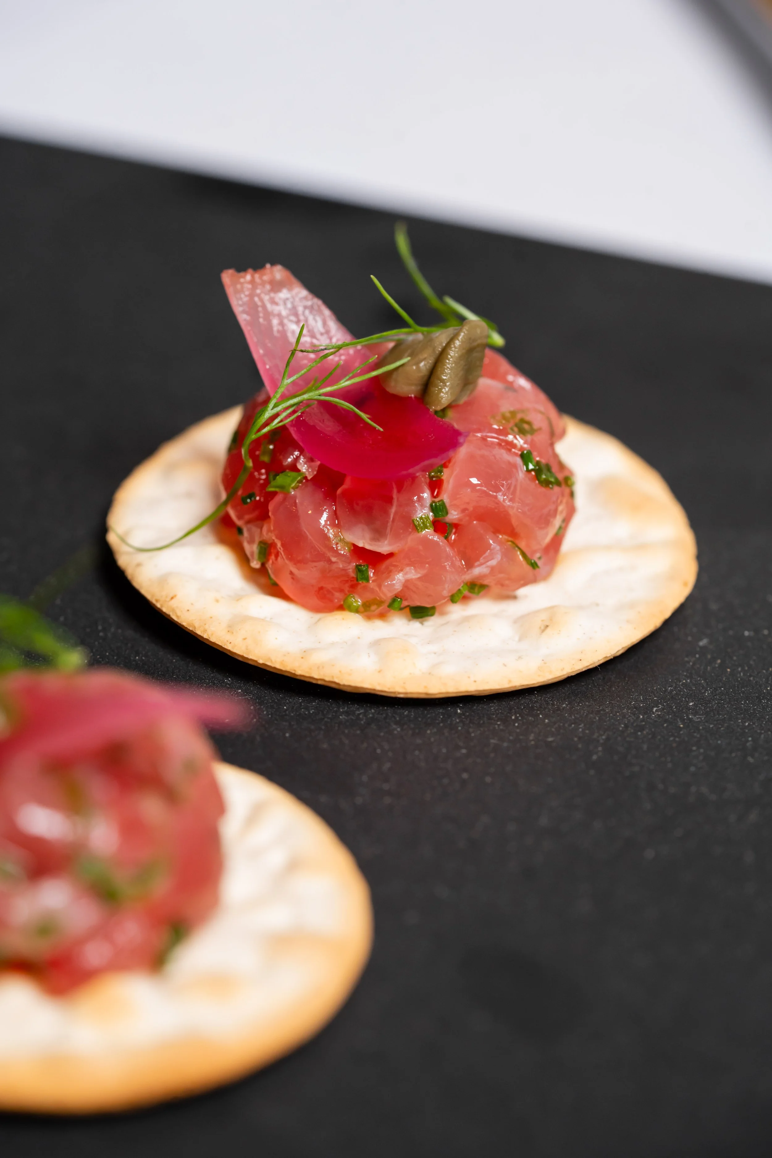 Tavola canape - Yellowfin tuna crudo.jpg