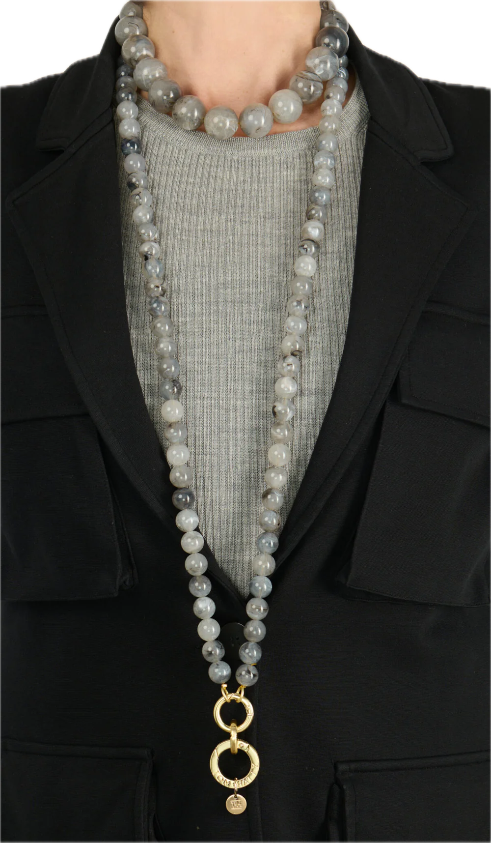 Hintergrund von „Poppy-Lady-Grey-tomandhatty-schmuck-fruhling-trendy-modern-cool-koln-label-1194x2048“ entfernt.png