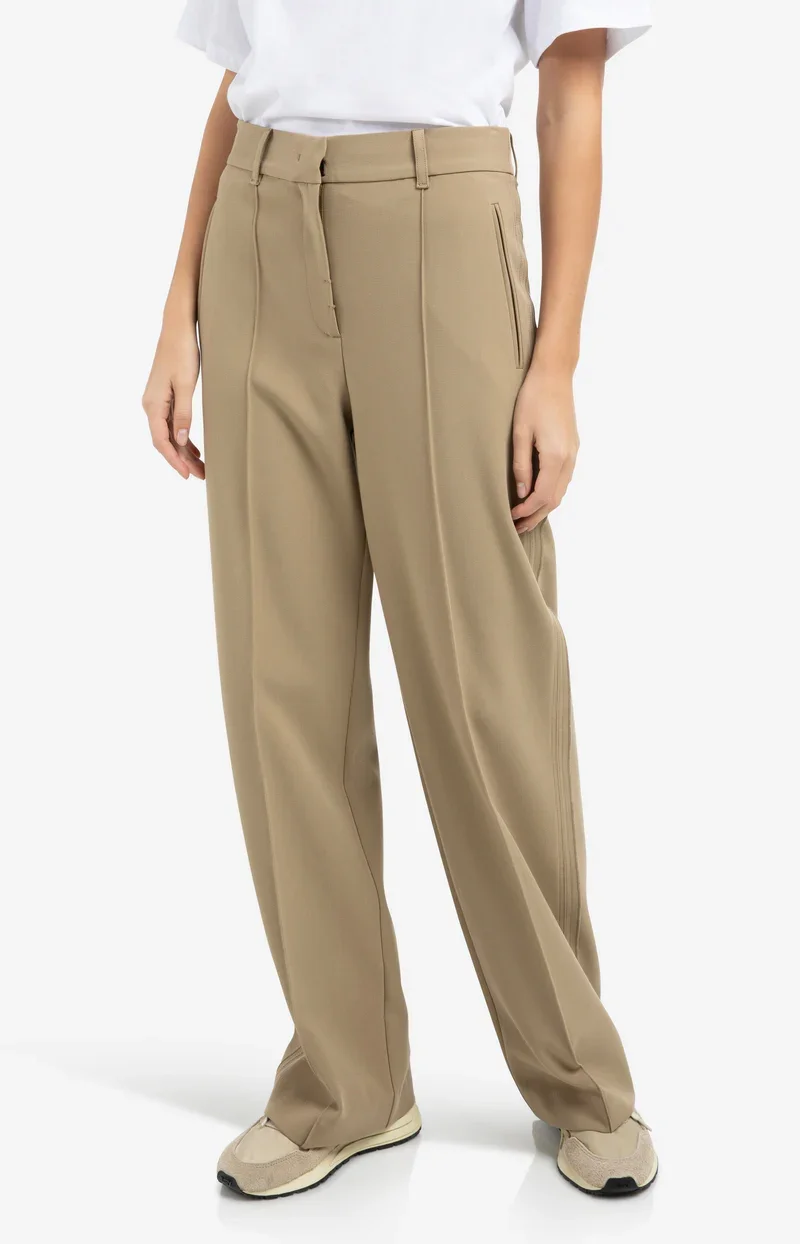 woven-trousers-with-wide-legs-and-stitched-details-1_67775299-f26d-4a5b-8441-37f7e77b90e8.webp