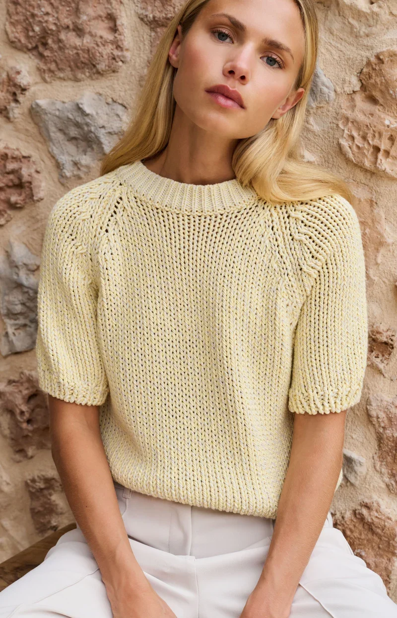 chunky-knit-sweater-with-short-sleeves-and-round-neck_17e710ba-aa09-4500-9146-d3a6f847a9c0.webp