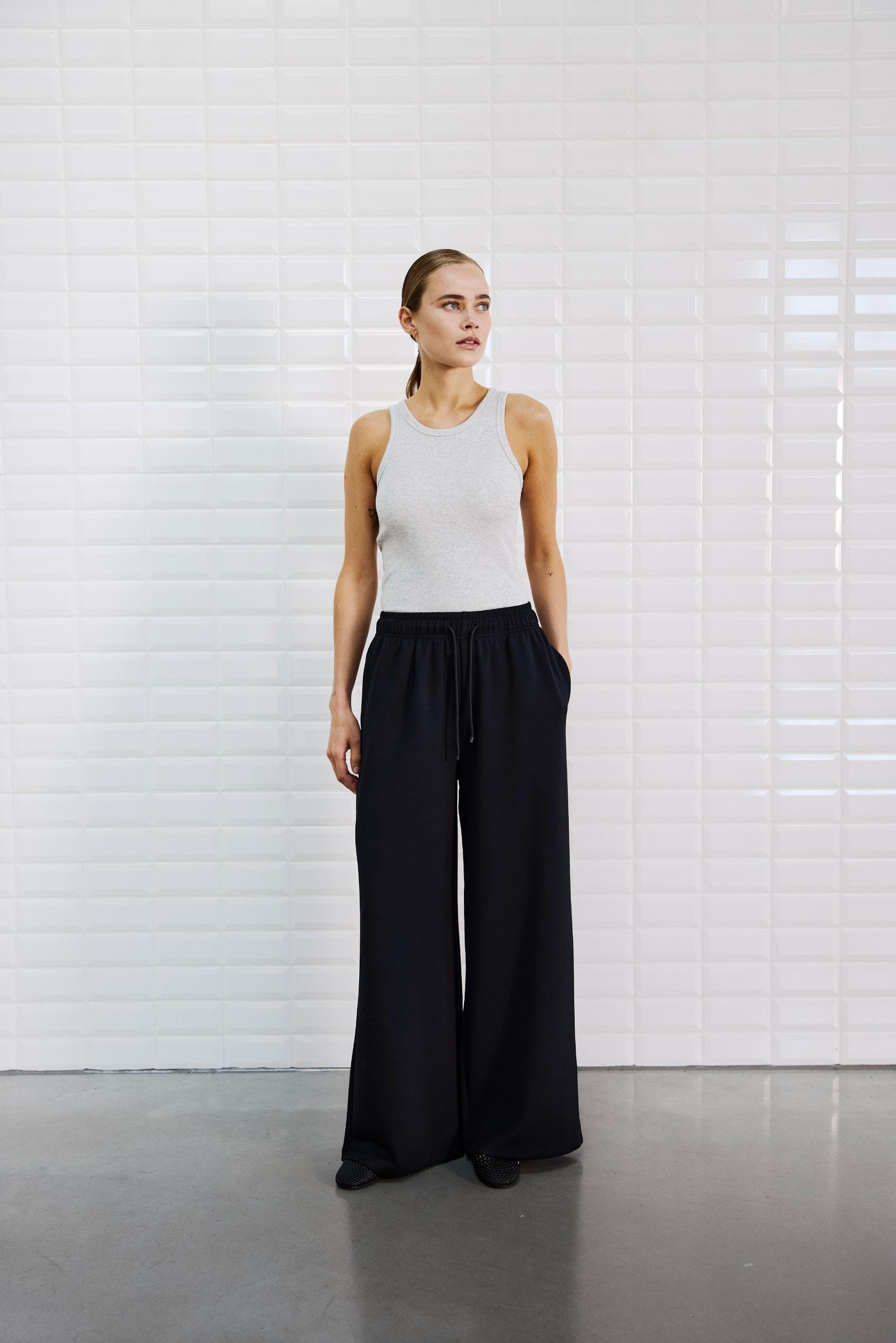 Slmermaid_Wide_Pant_Black00005.jpg