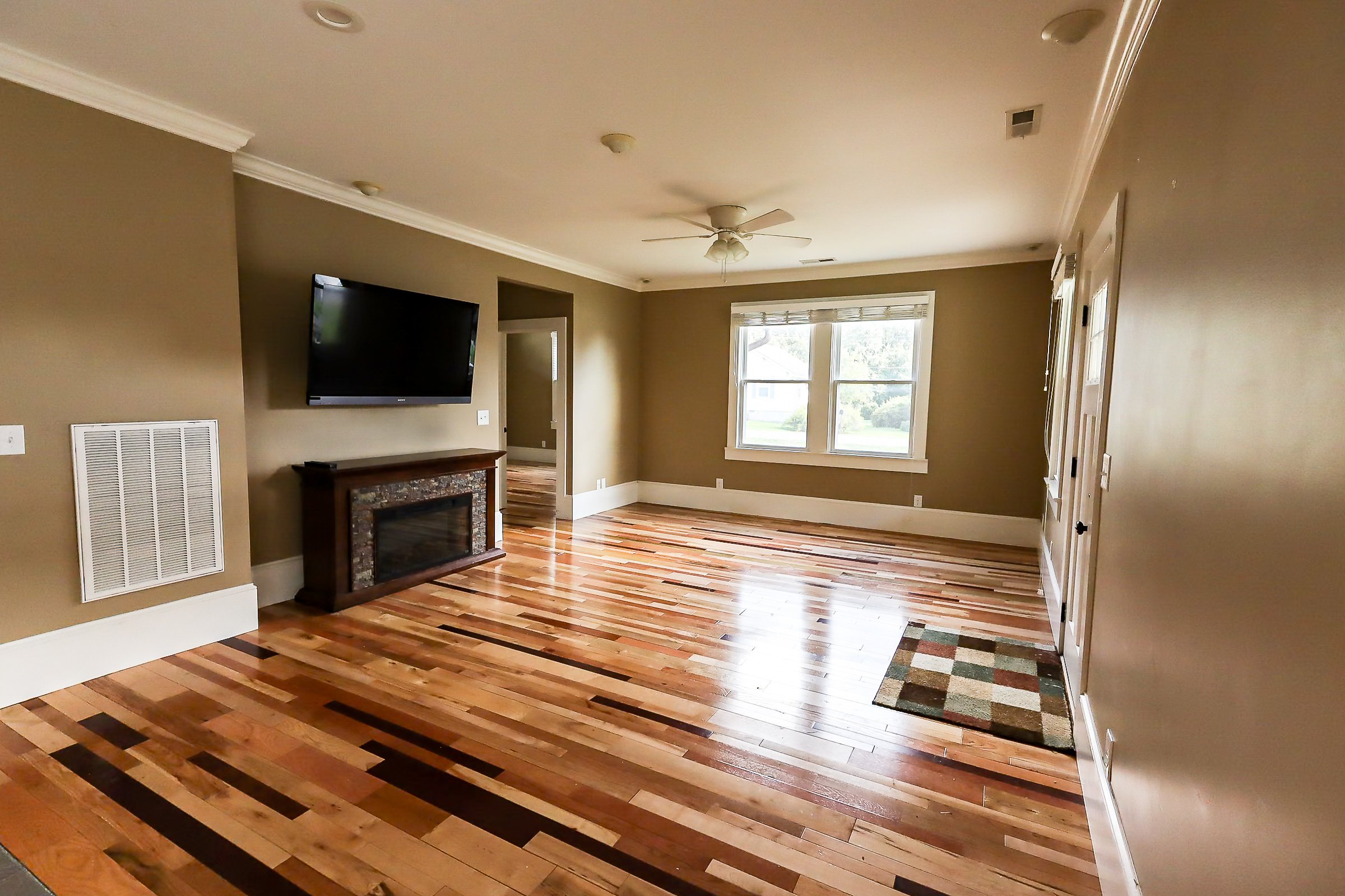 livingroom_910Crittenden-1.jpg