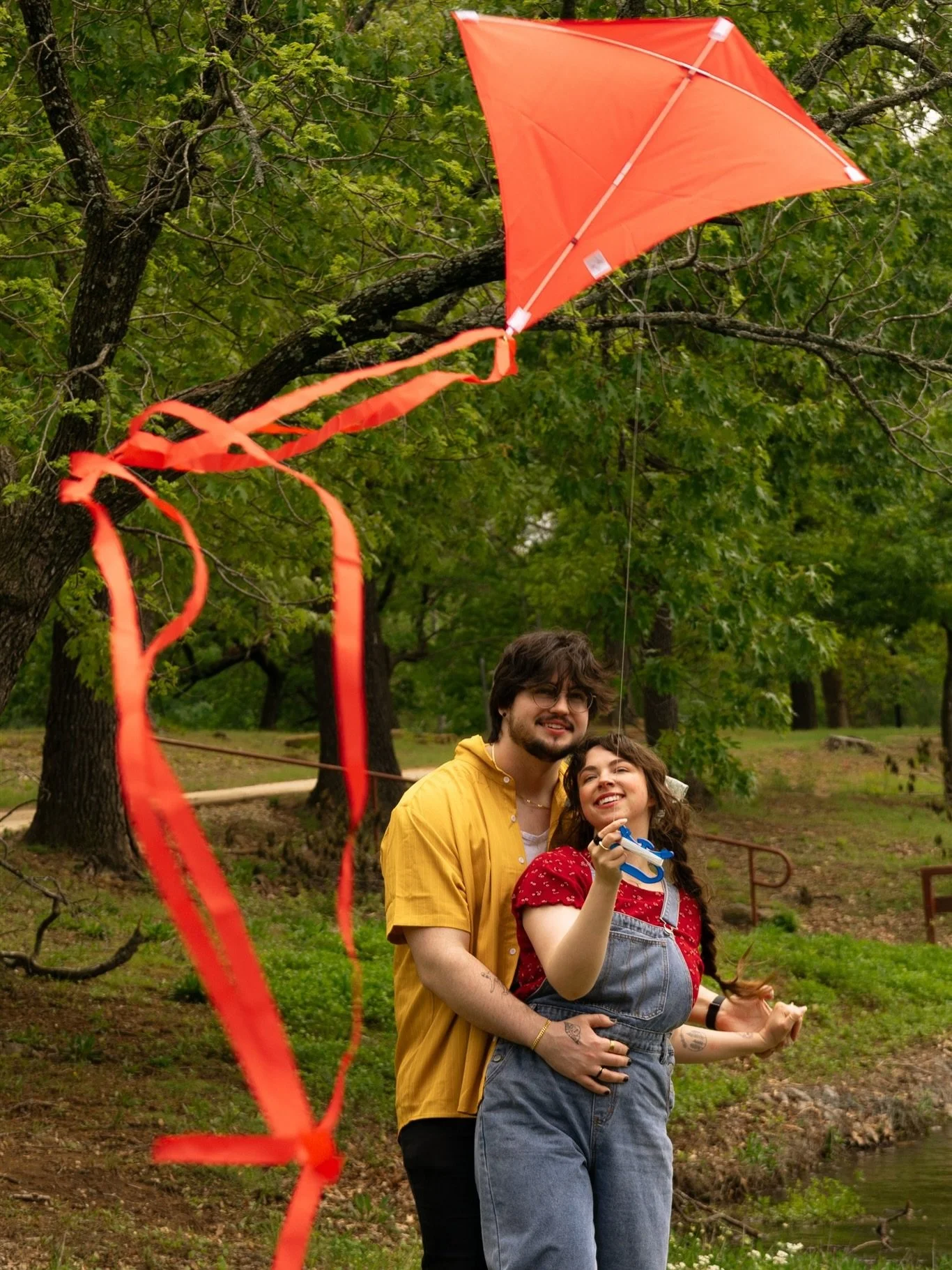 we all know i love a pop of red 🤭 
kylie and tristan were the absolute sweetest to work with, you can just see the love radiating off of them 🫶🏼(and they put up with trying to fly a kite in zero wind)

#oklahomaphotographer #okcphotographer #misso