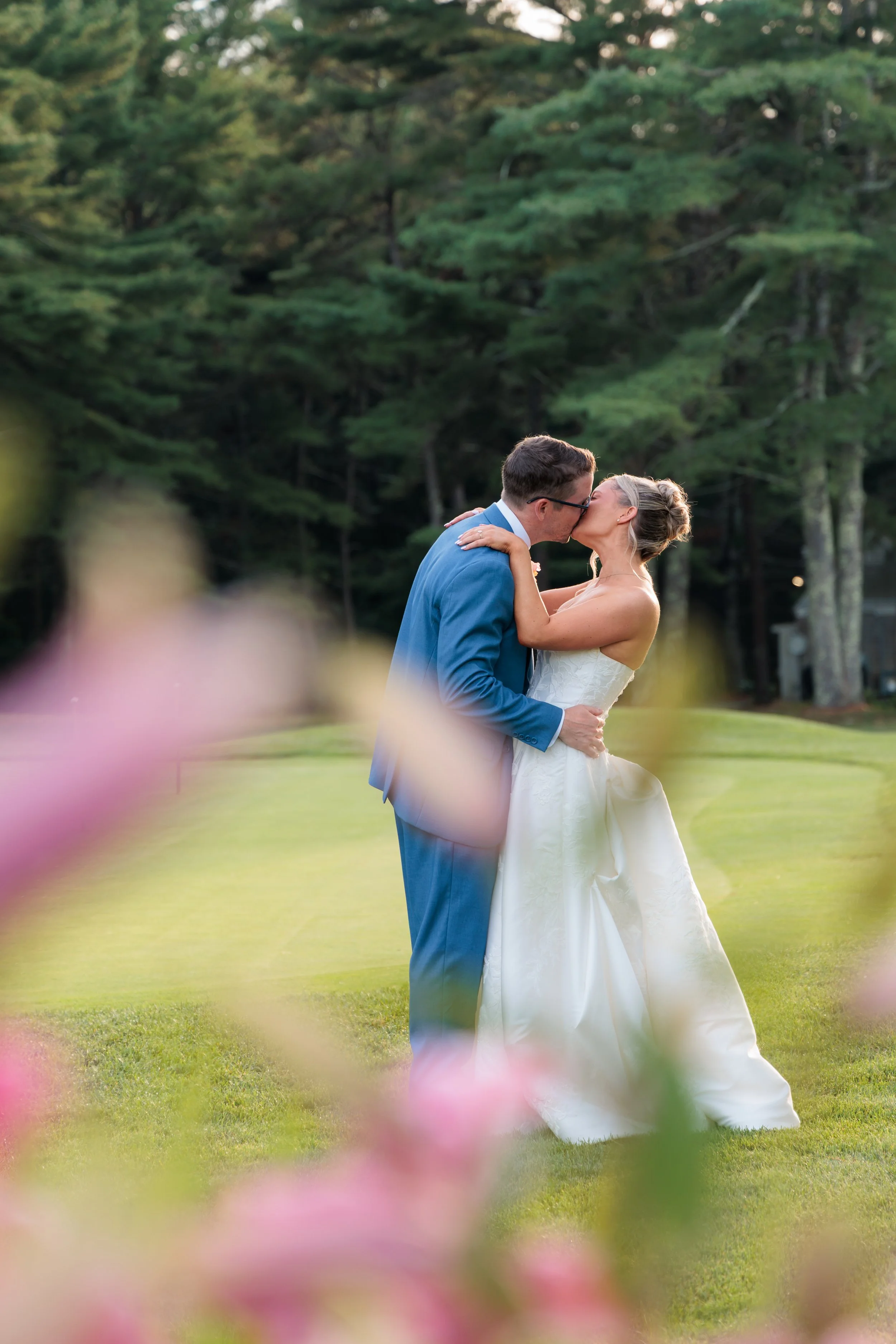 couple-outdoor-kiss.jpg