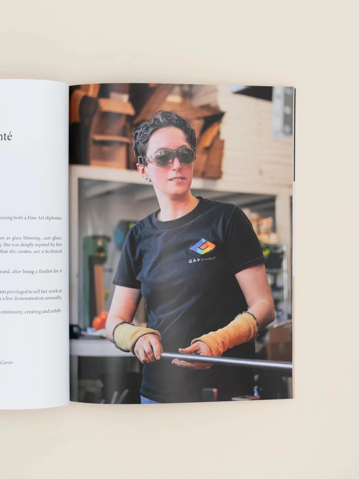 I absolutely dare you not to smile at Catherine Labont&eacute;&rsquo;s little creatures. French-Canadian artist @cat_designer creates joy-inducing blown glass animals that want to be your new best friend. Super excited to share her vibrantly happy wo