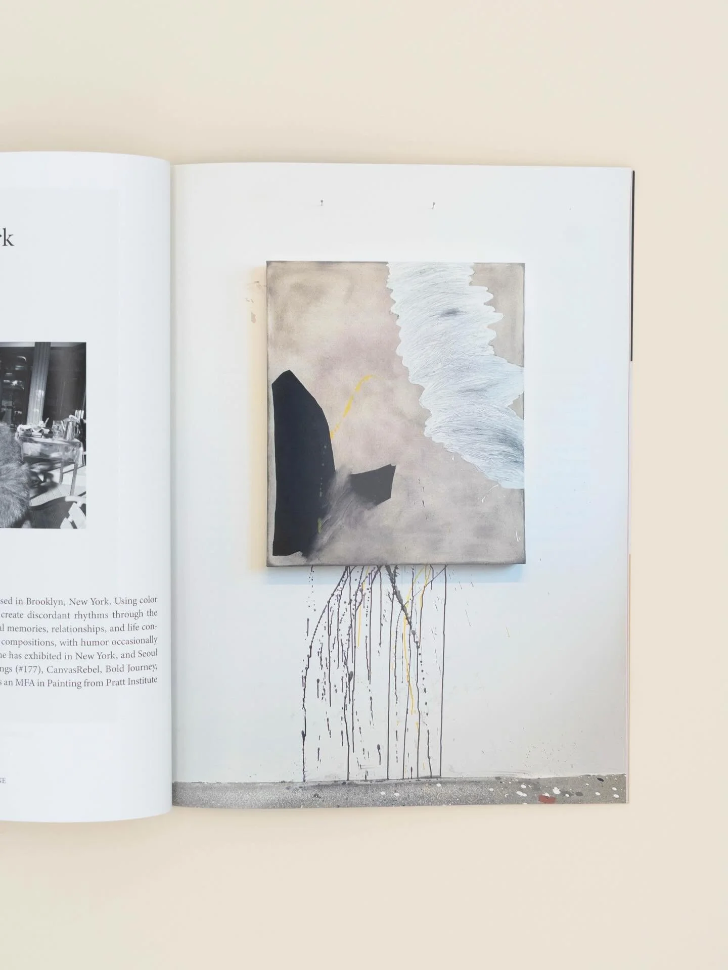 Meet Korean artist @siha__park ~ Her abstract paintings use form and color to explore discordant themes, while searching for equilibrium between humor and life&rsquo;s subtle tensions and hidden conflicts. Her process articulates the inevitable anxie