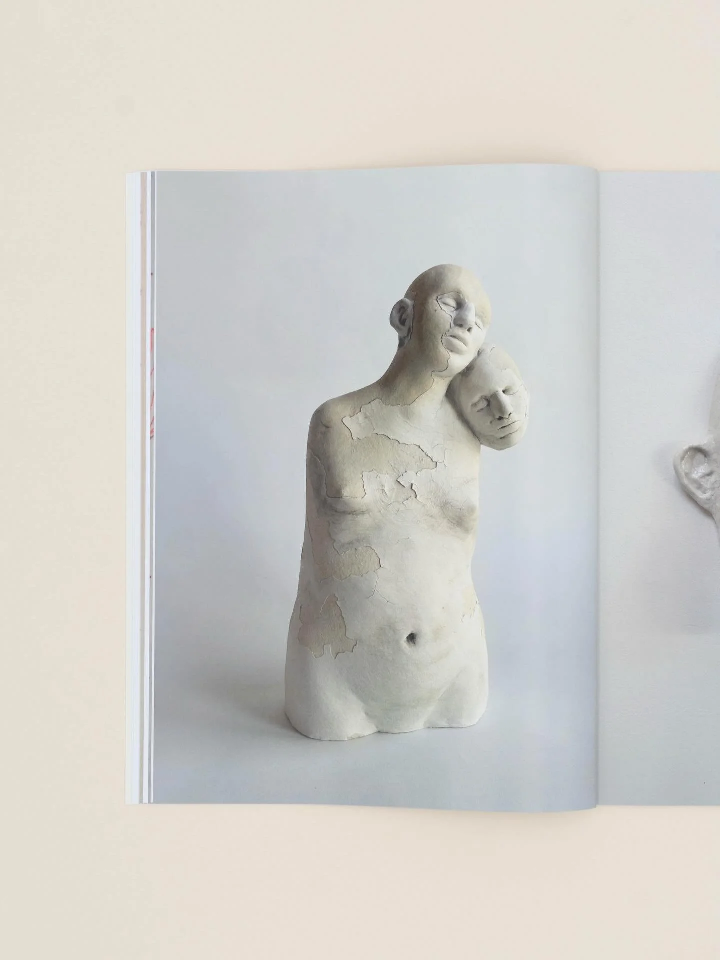 Meet UK-based artist @a_zama_ceramics ~ Anastassia is a sculptural ceramic artist whose work is rooted in lived experiences, melancholy and humor. The body is central in her work, appearing fragmented and reimagined in an ongoing search for what it m