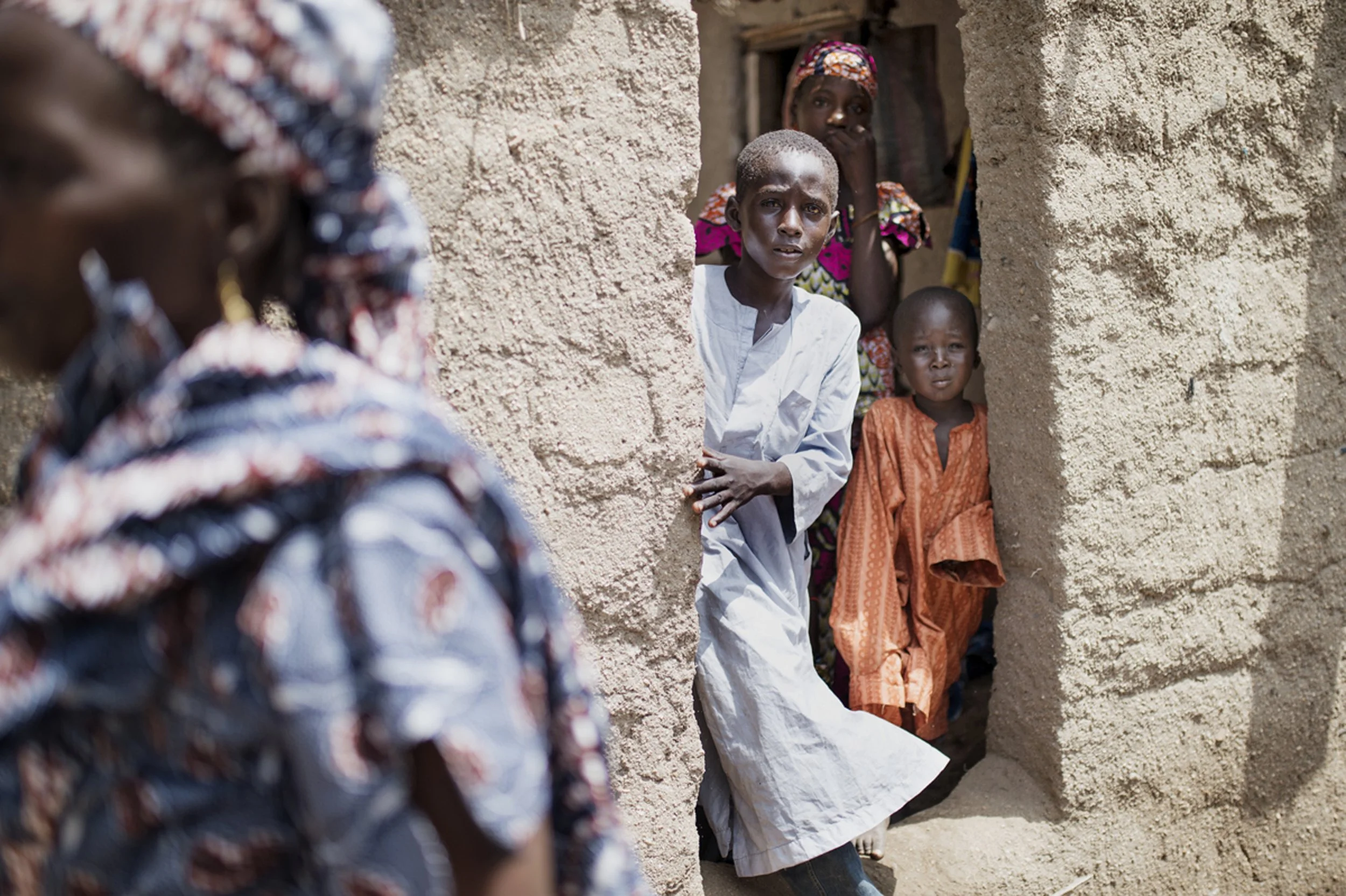 Fadimatou och hennes syskon har inte sett sina föräldrar sedan attacken – förmodligen är de döda. Deras storasyster har också dödats av Boko Haram. I dag bor de hos en annan kvinna, som gjort barnen till sina egna.