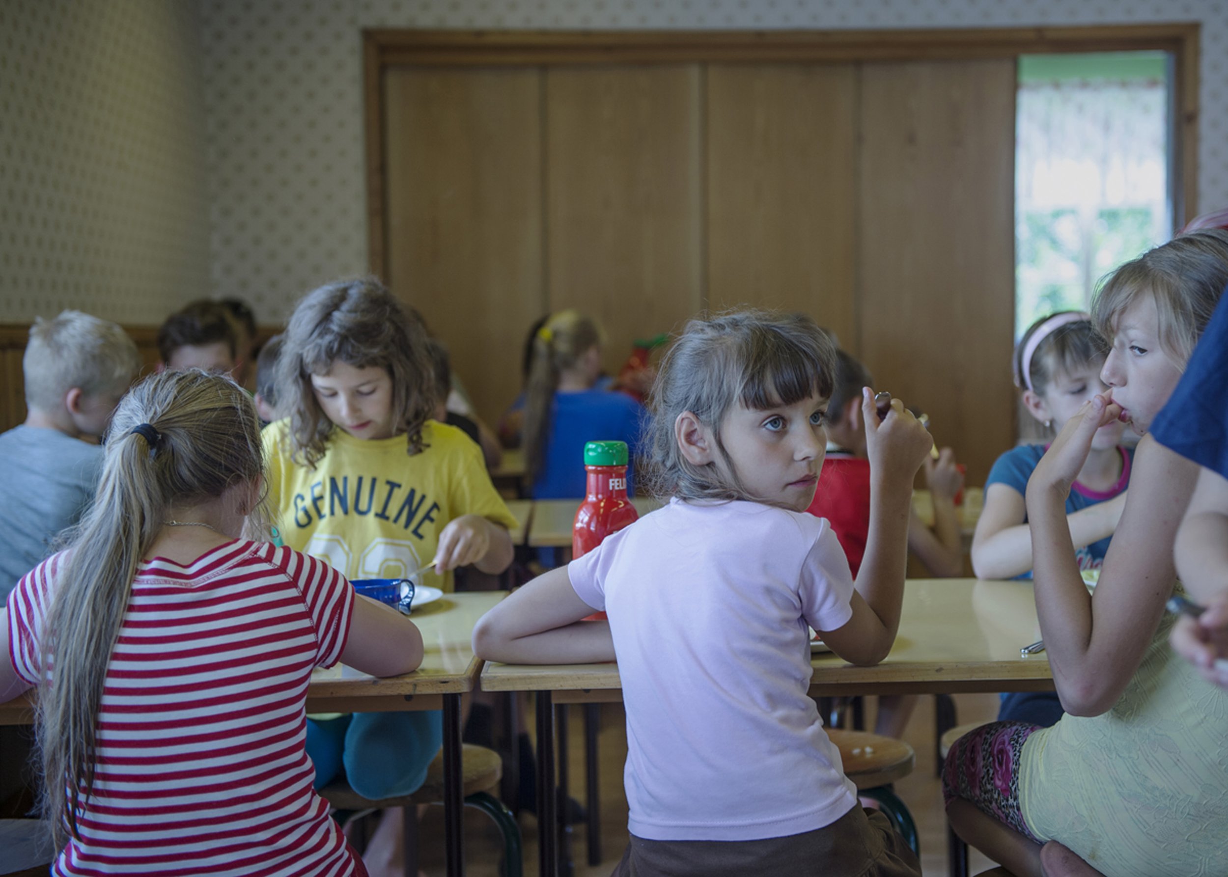 Lilja Sakharuk. Dagarna på lägret är schemalagda och maten serveras på fasta tider. Däremellan finns tid för både fika och aktiviteter. 