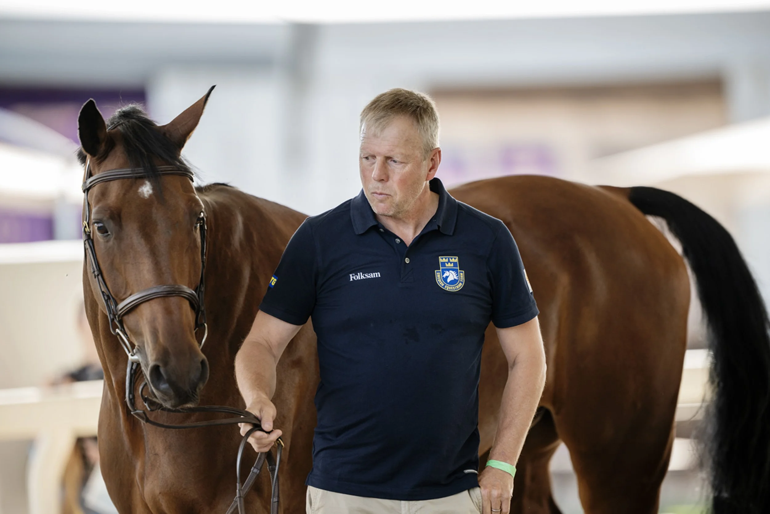 Det blev ingen ny svensk guldfest i Milano på söndagen. Jens Fredricson var visserligen i ledningen inför den individuella EM-finalen, men efter en rivning i båda finalomgångarna trillade han neråt i resultatlistan.
