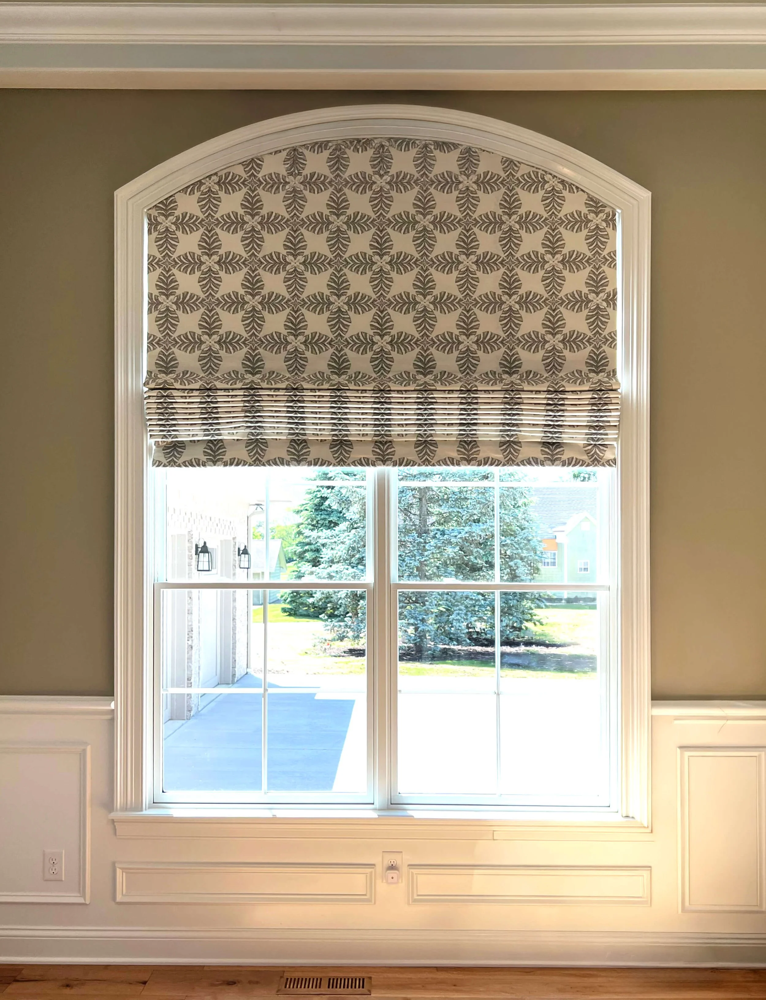Arched Roman shade pleated to pattern
