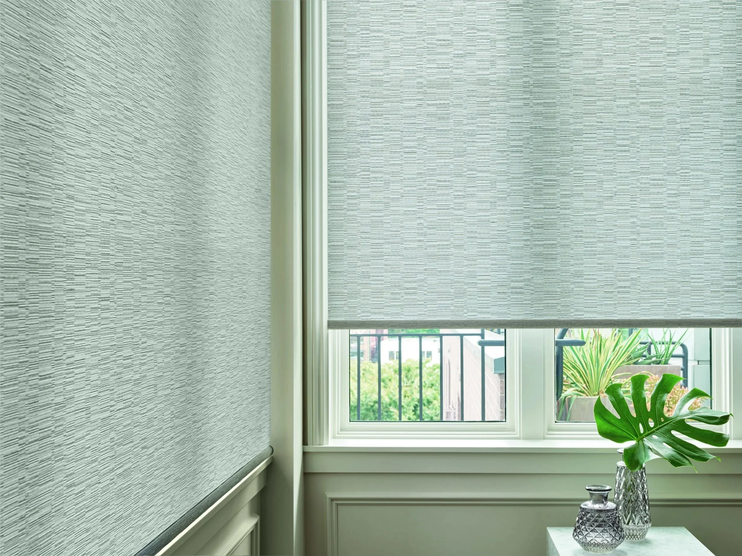 Hunter Douglas roller shade, textured