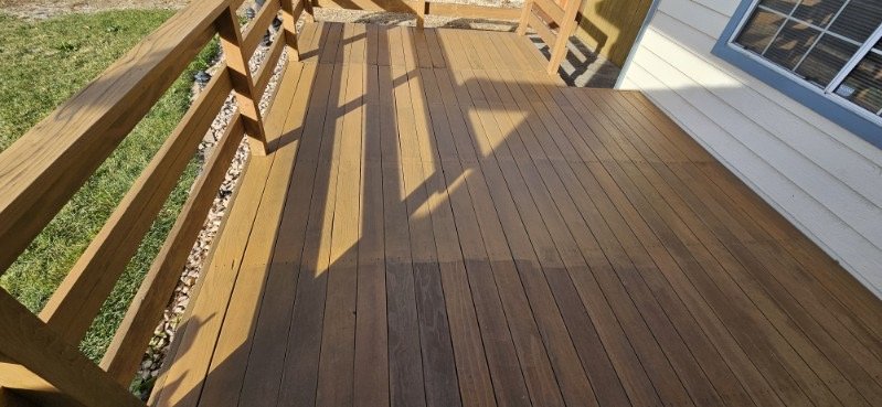 handy-her-wood-deck.JPG