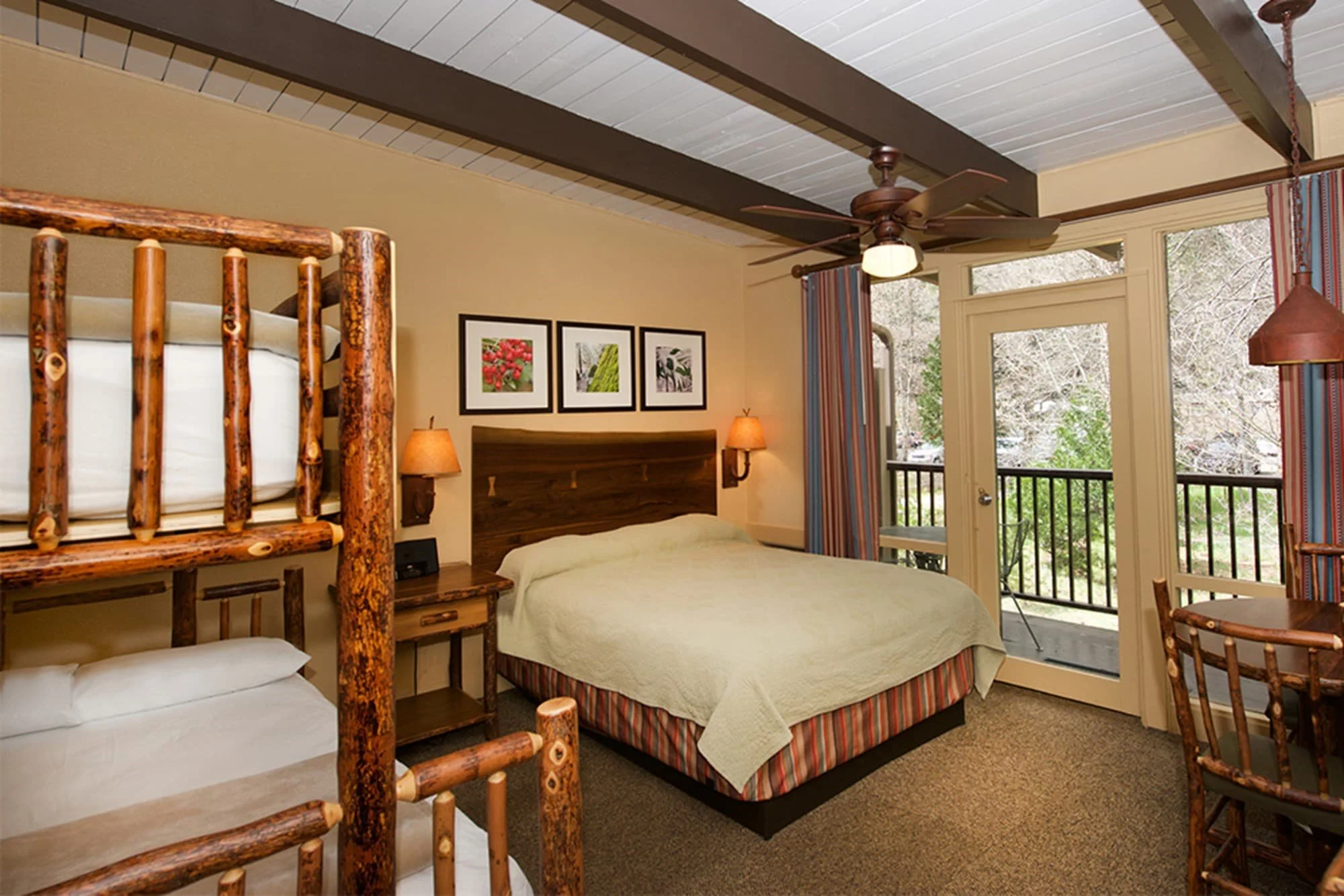 yosemite-valley-lodge-traditional-room-with-bunk_1000x667.jpeg