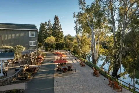 River Terrace Inn