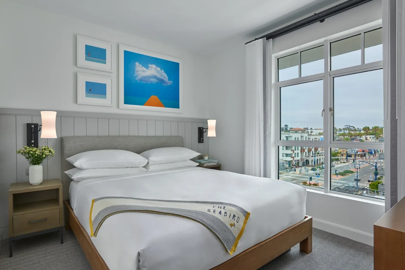 SANDO-Deluxe-Cityscape-Bedroom.webp