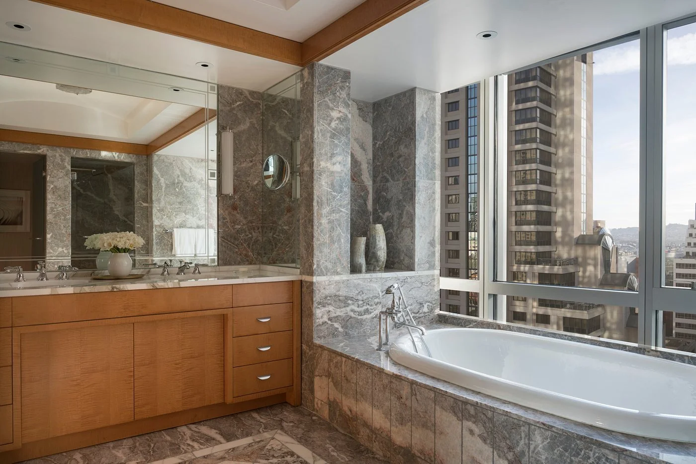 presidential-suite-bathroom.jpg